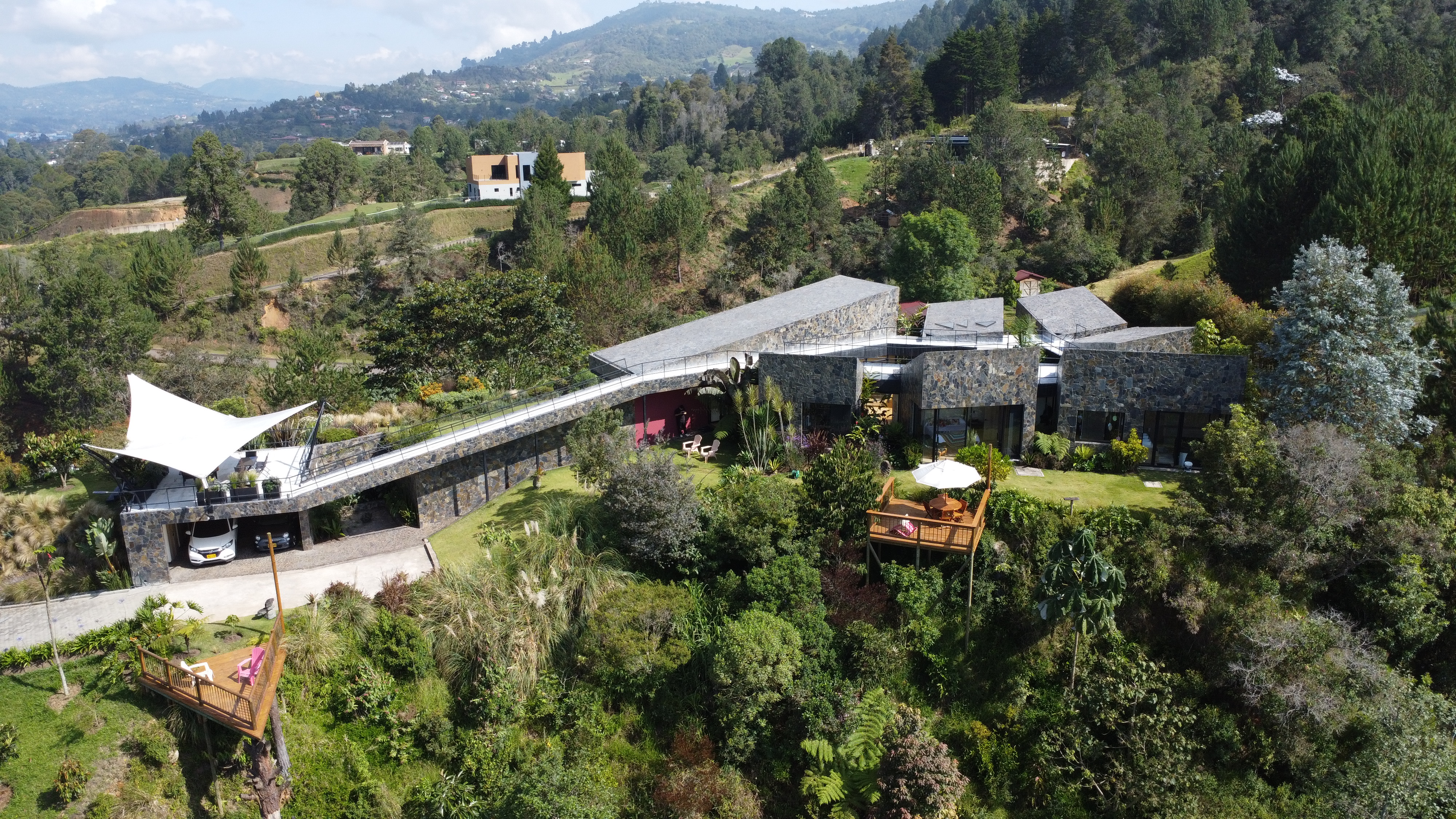 Casa de diseño en parcelación para venta en Llanogrande