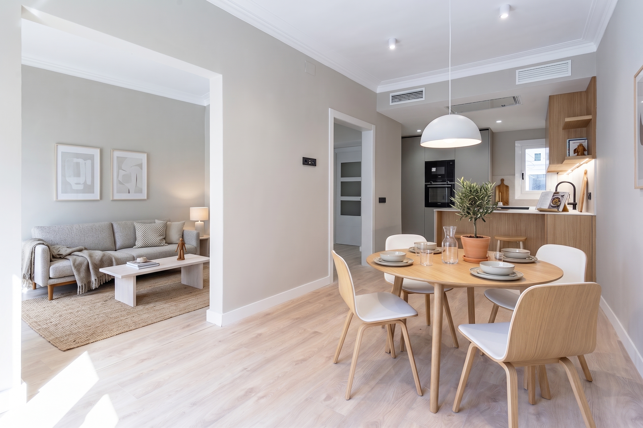 Exclusive Renovated and Bright Apartment on Castanyer Street