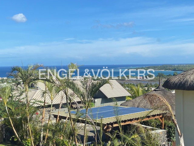 For sale - Villa with spectacular sea and mountain views in Tamarin