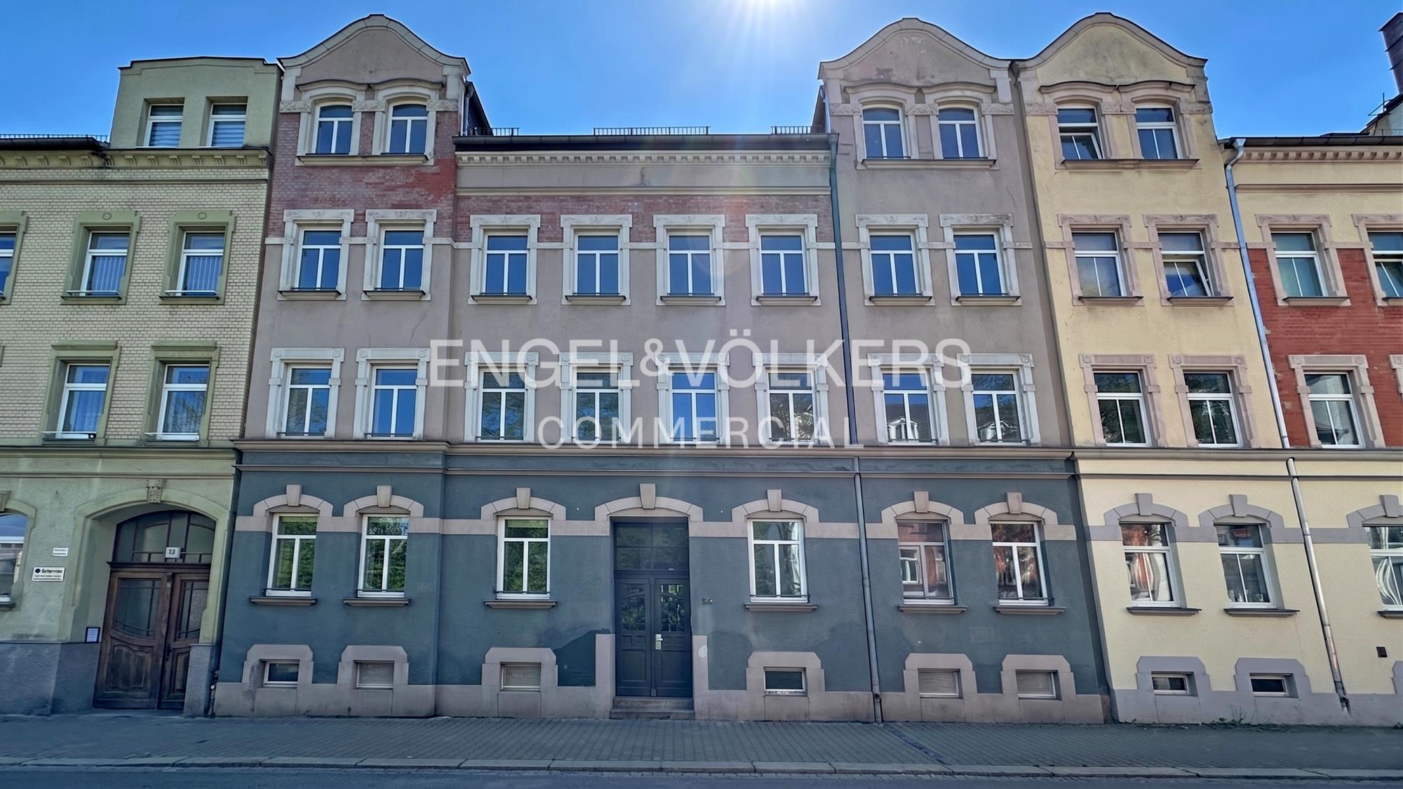 Saniertes Wohnhaus mit Balkonen und Gemeinschaftsgarten