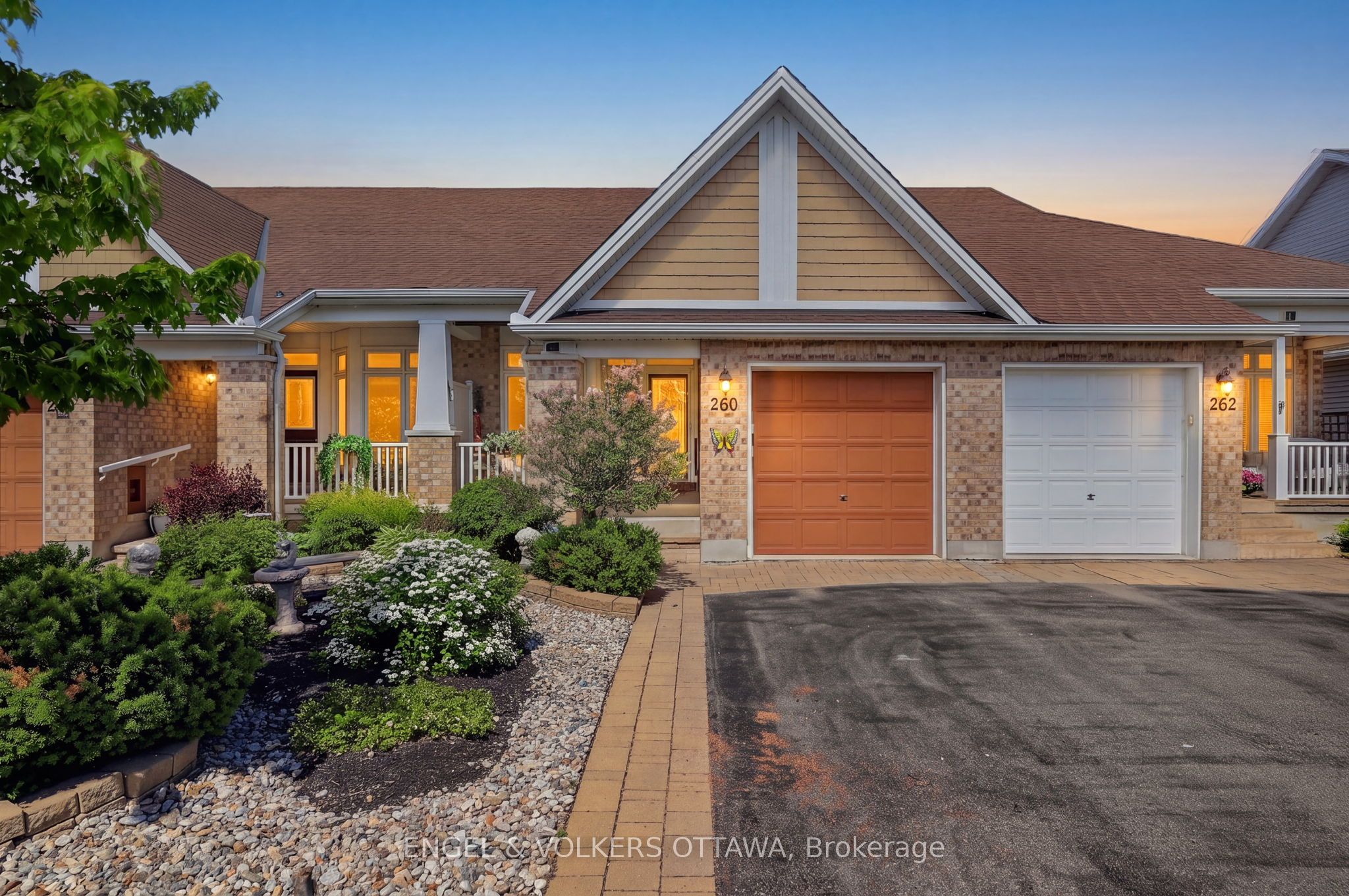 Meticulously Maintained Bungalow in Findlay Creek