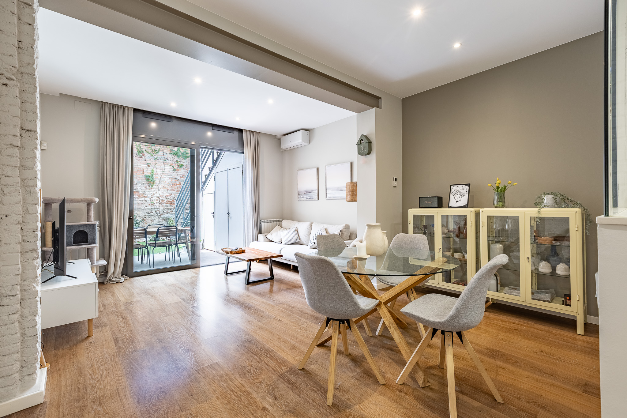 Exclusive house in central Terrassa: 4 bedrooms, an office, 3 bathrooms, sunny patio and terrace