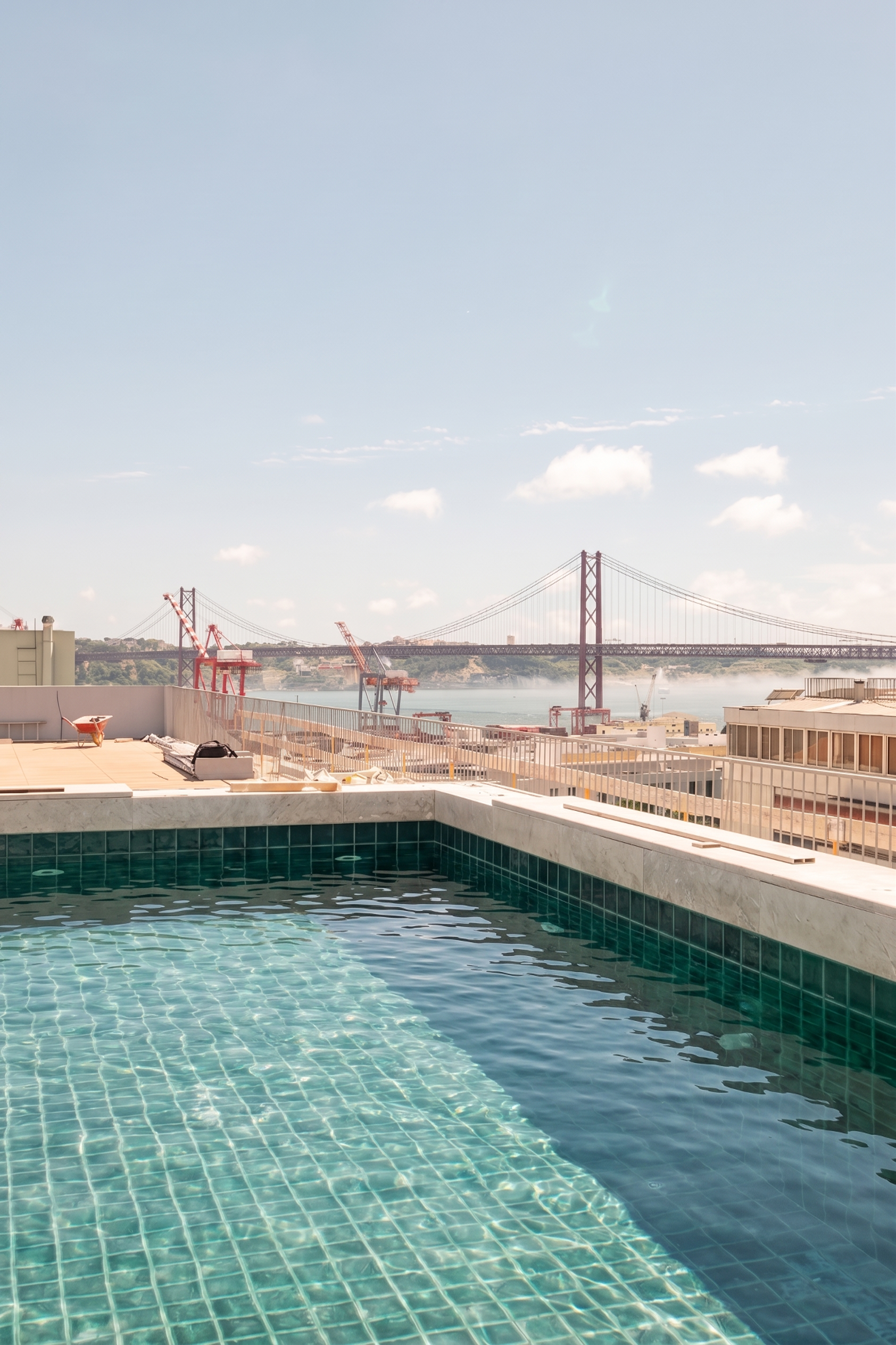 Luxury Urban Refuge: 1 bedroom flat on Avenida Infante Santo