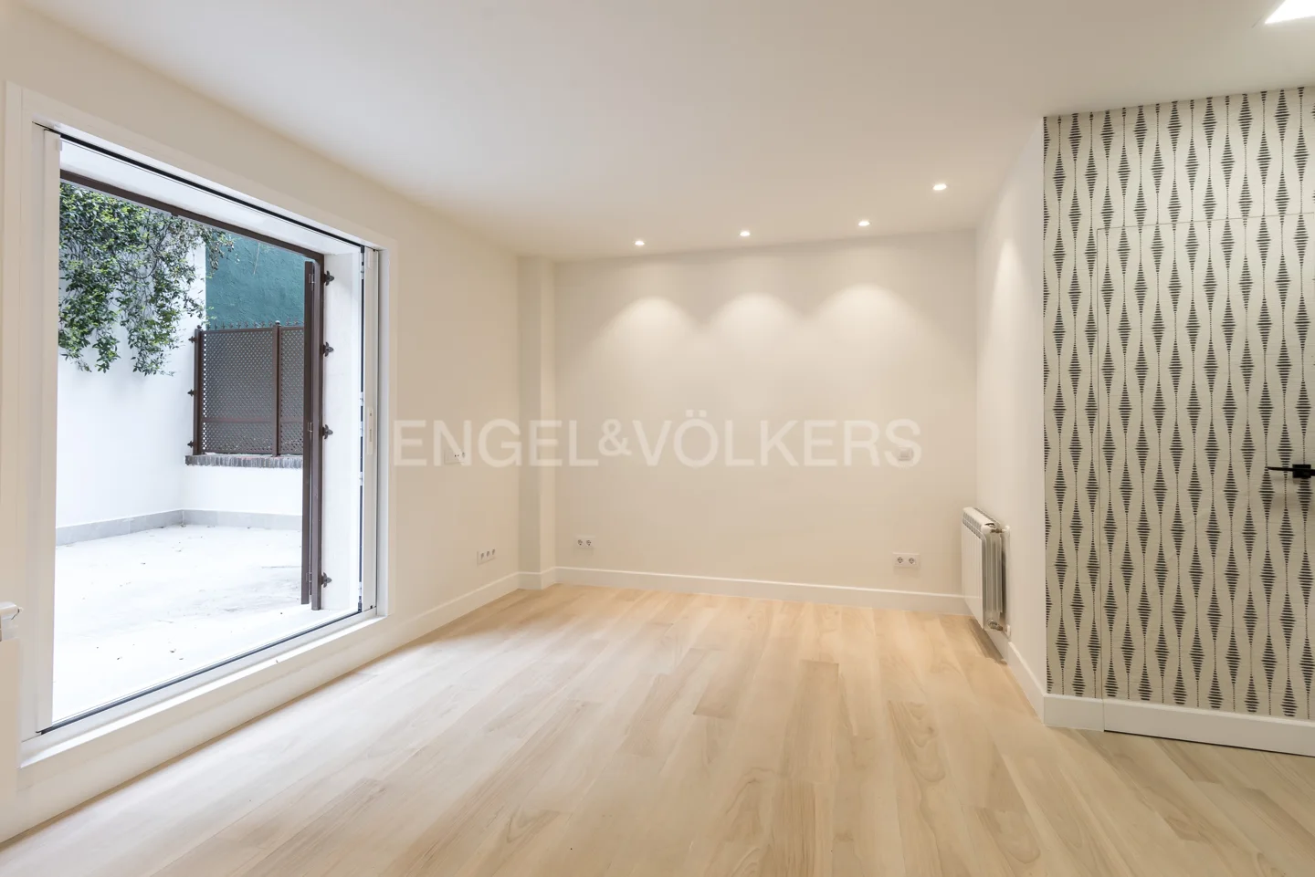 Brand new two-bedroom apartment with terrace and swimming pool in El Viso