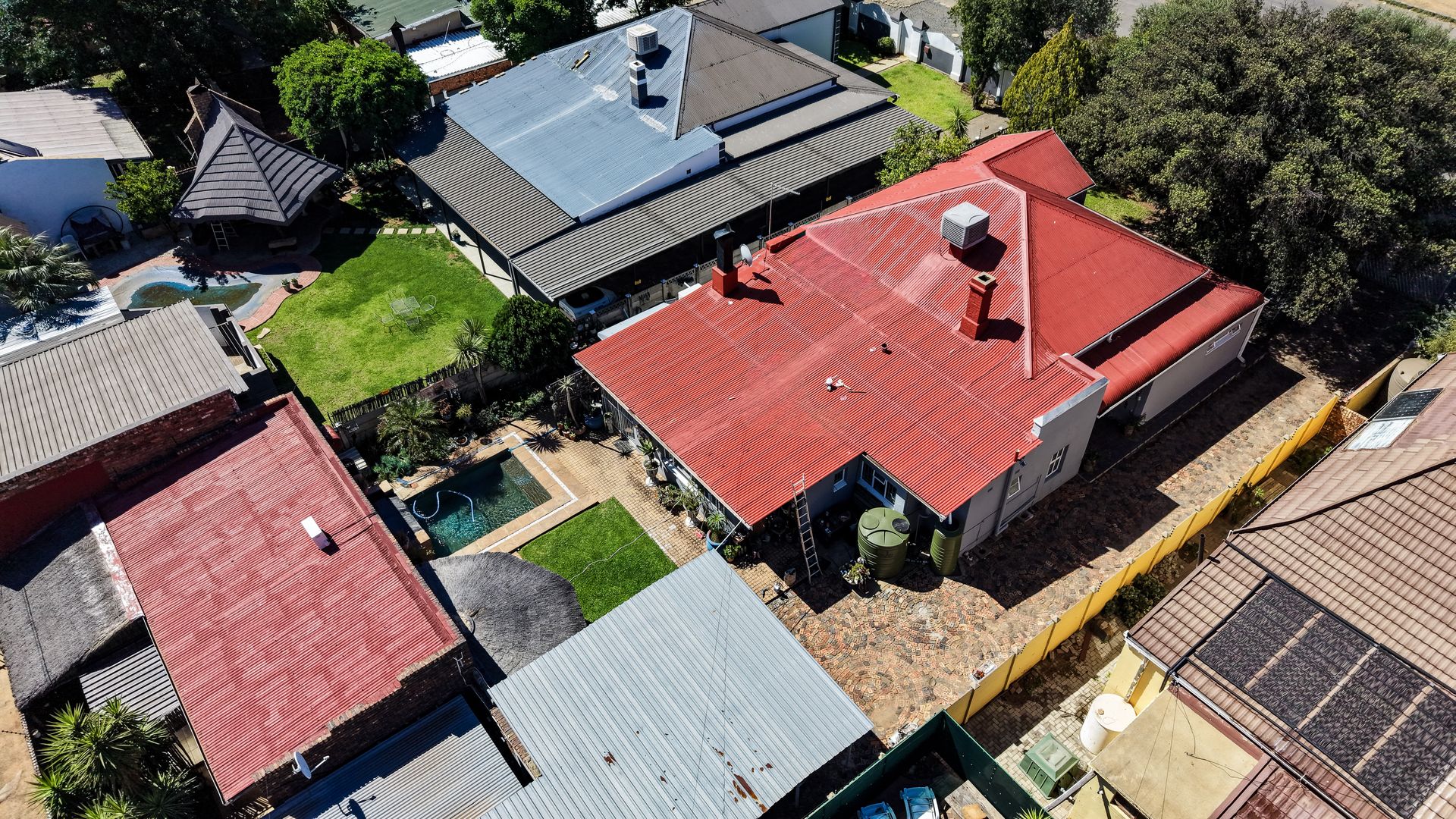 Four-Bedroom Home with Pool, Flatlet and Staff Quarters on 836 m²