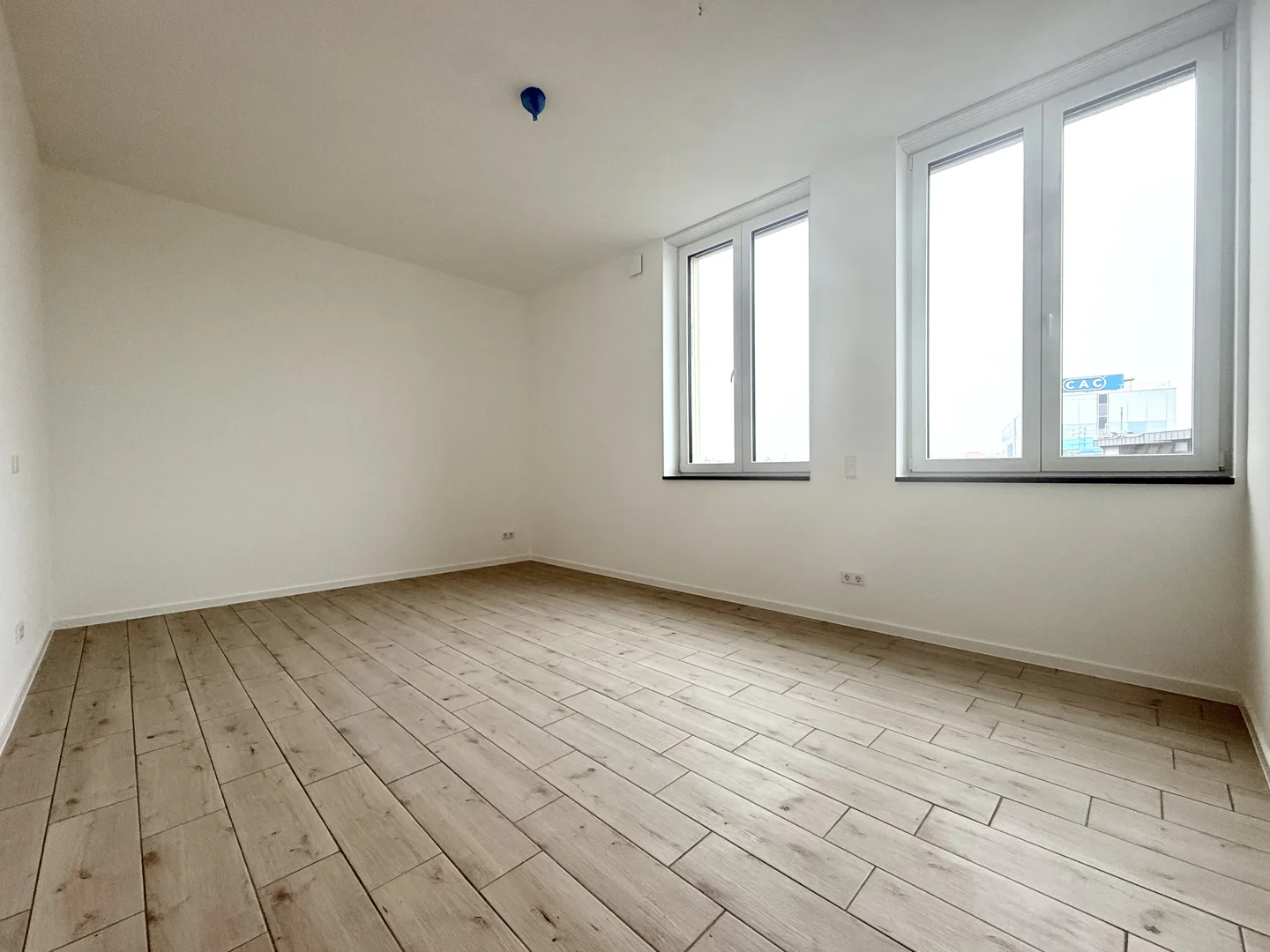 Modernes Penthouse mit Terrasse und Stellplatz - Foto 1