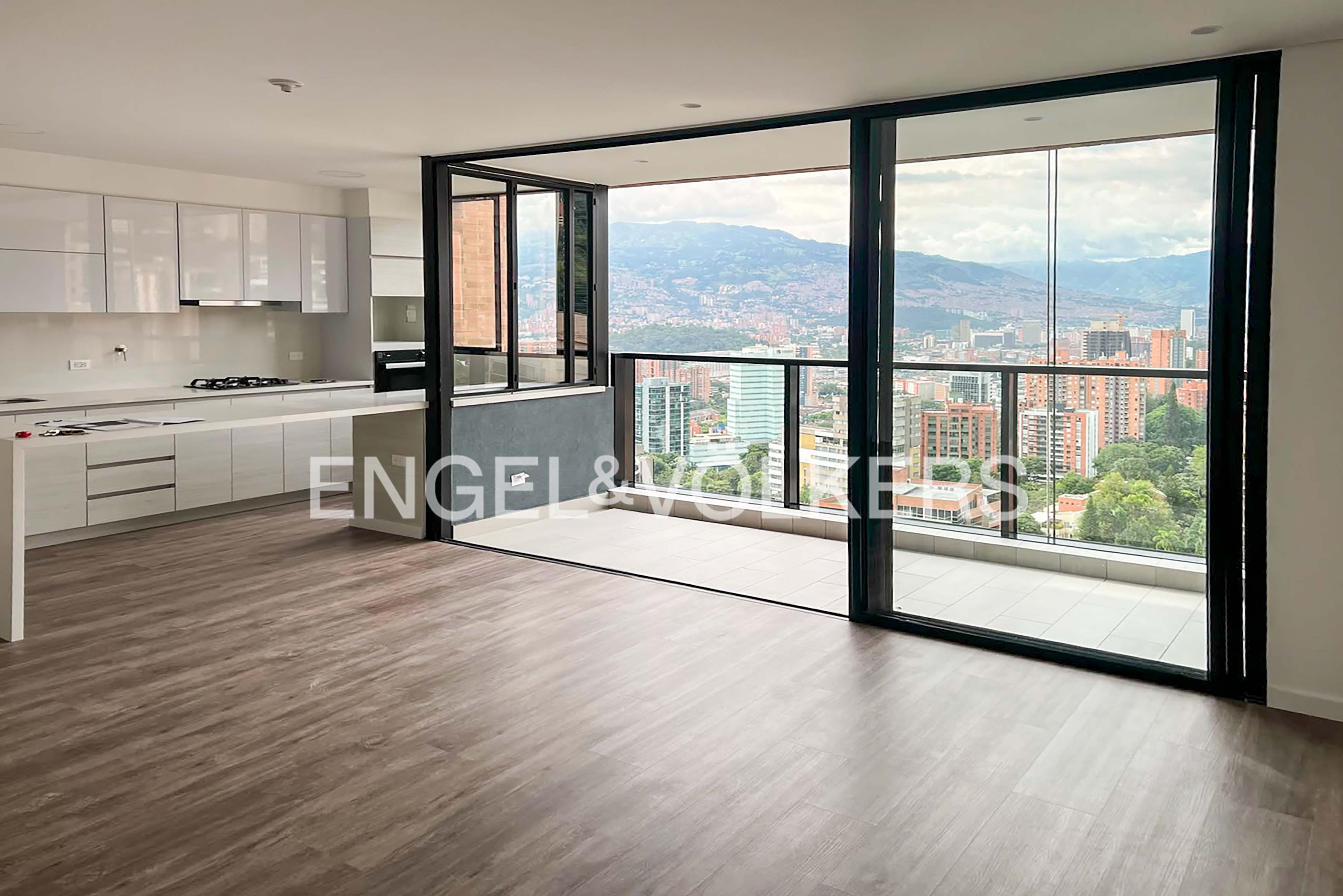 Penthouse con vista y clubhouse para arriendo en Lalinde, El Poblado