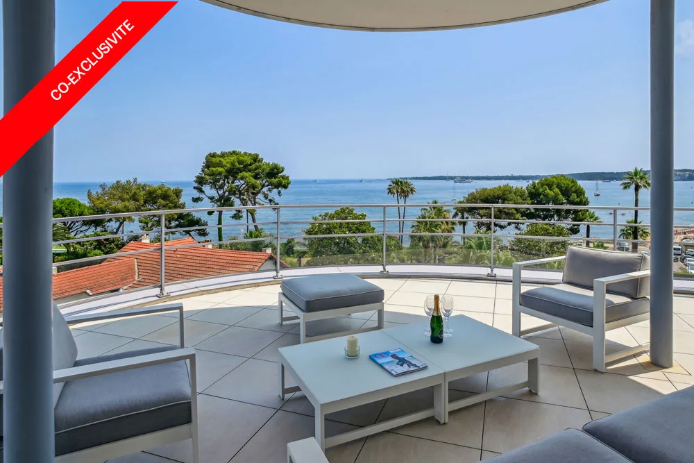 Sublime contemporary 4-room Penthouse opening onto an exceptional 200m2 terrace with sea view