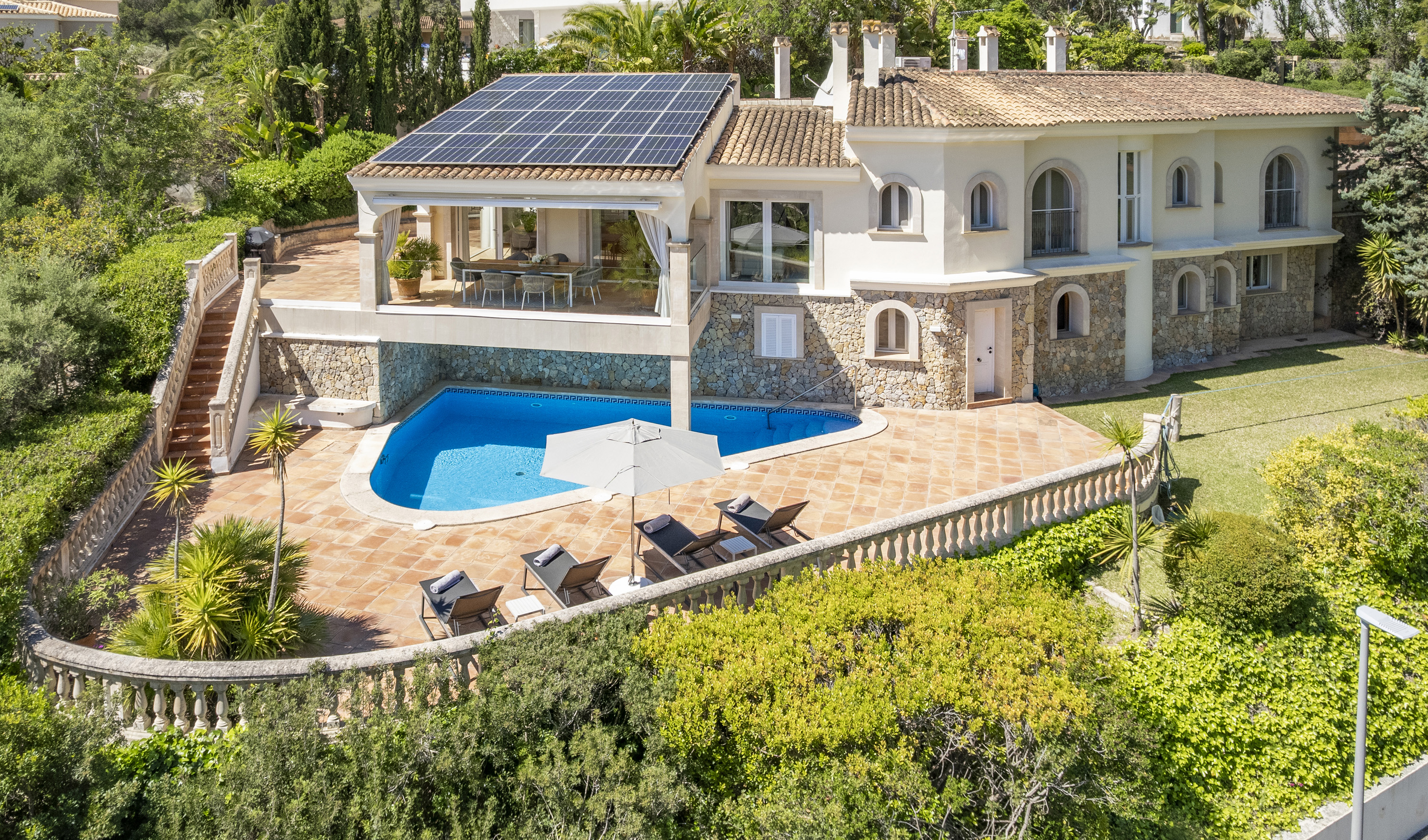 Timeless golf villa with separate guest house and state-of-the-art energy efficiency