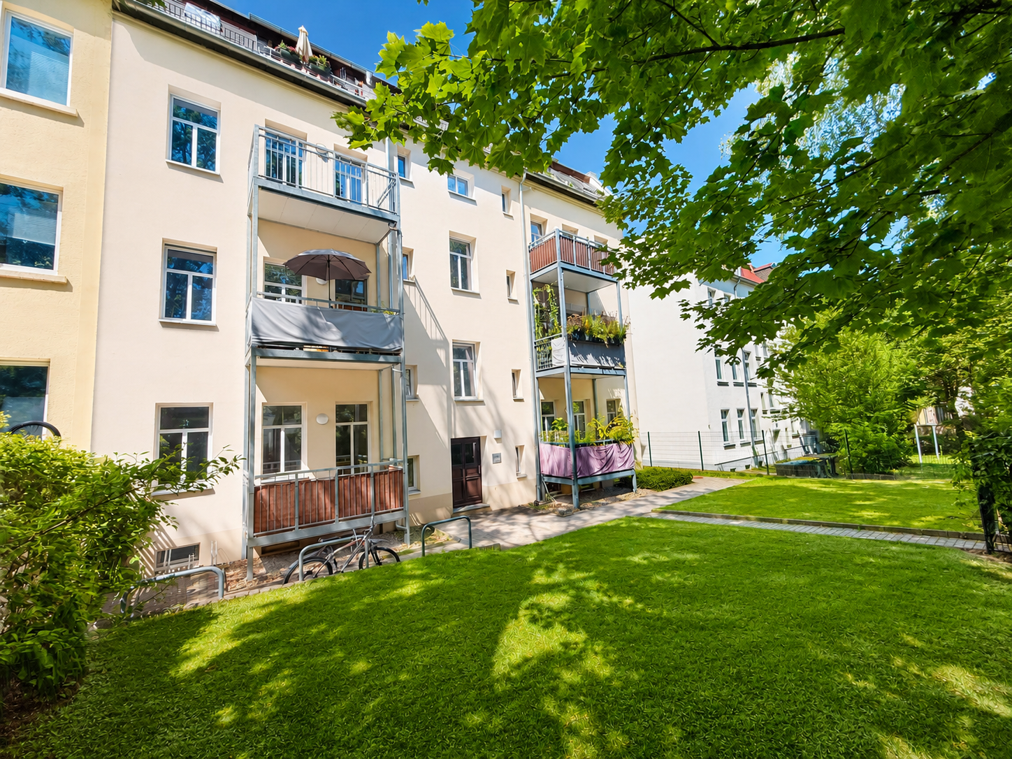 Bezugsfreie 3-Zimmer-Wohnung mit Balkon im sanierten Altbau