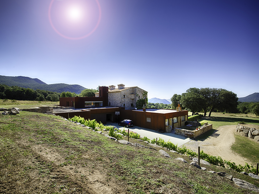 Masia de luxe reformada a l’Alt Empordà amb una parcel·la de 150 hectàrees