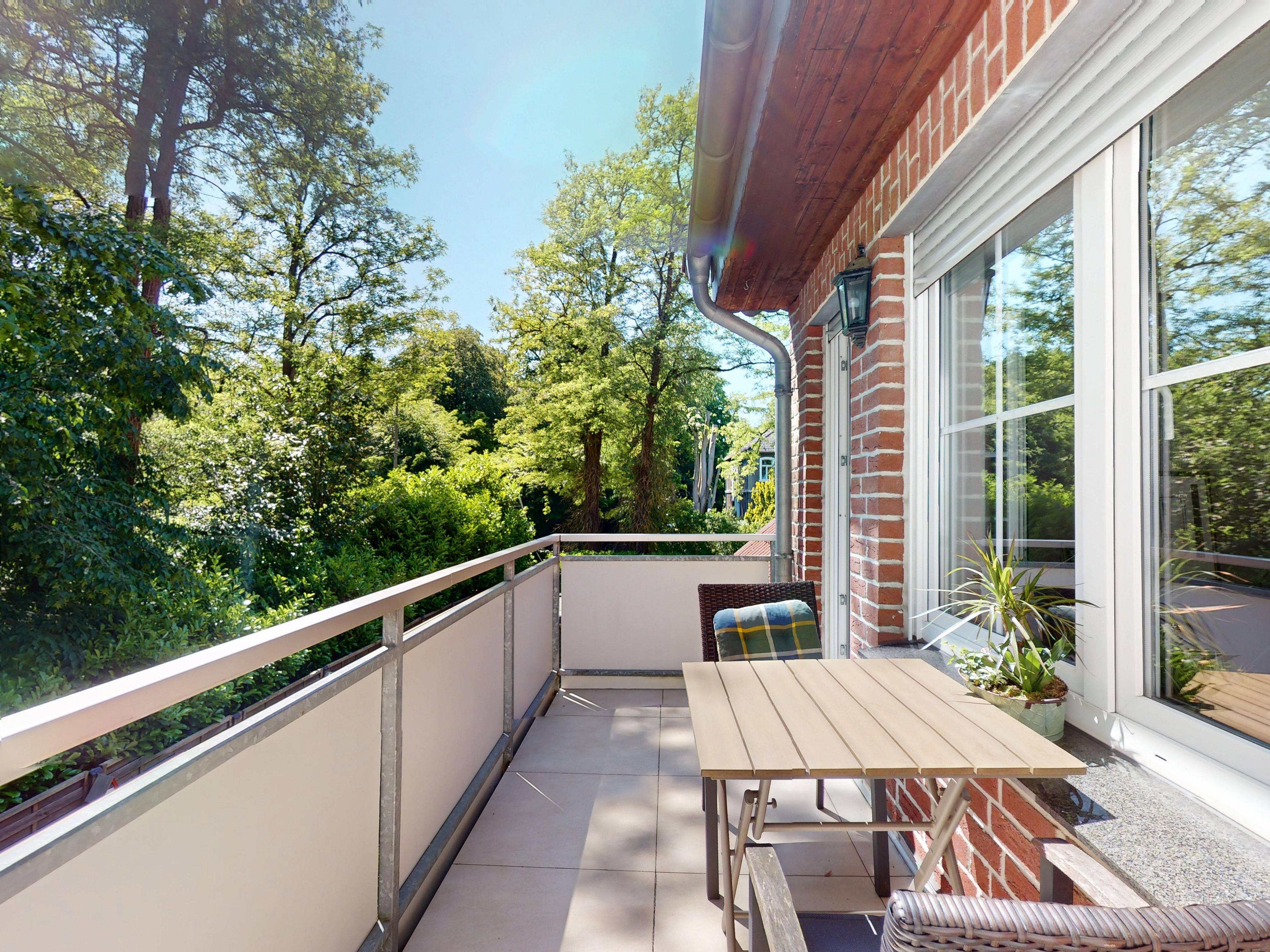 Wohnen am Schwafheimer See: Große ETW auf zwei Ebenen bietet 3 Zimmer, Balkon, Garten, Garage und Stellplatz