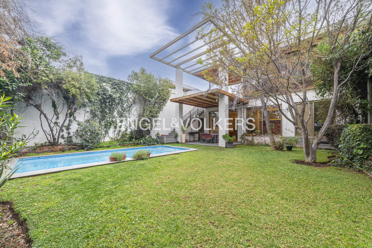 Exclusiva casa en condominio en la Reina