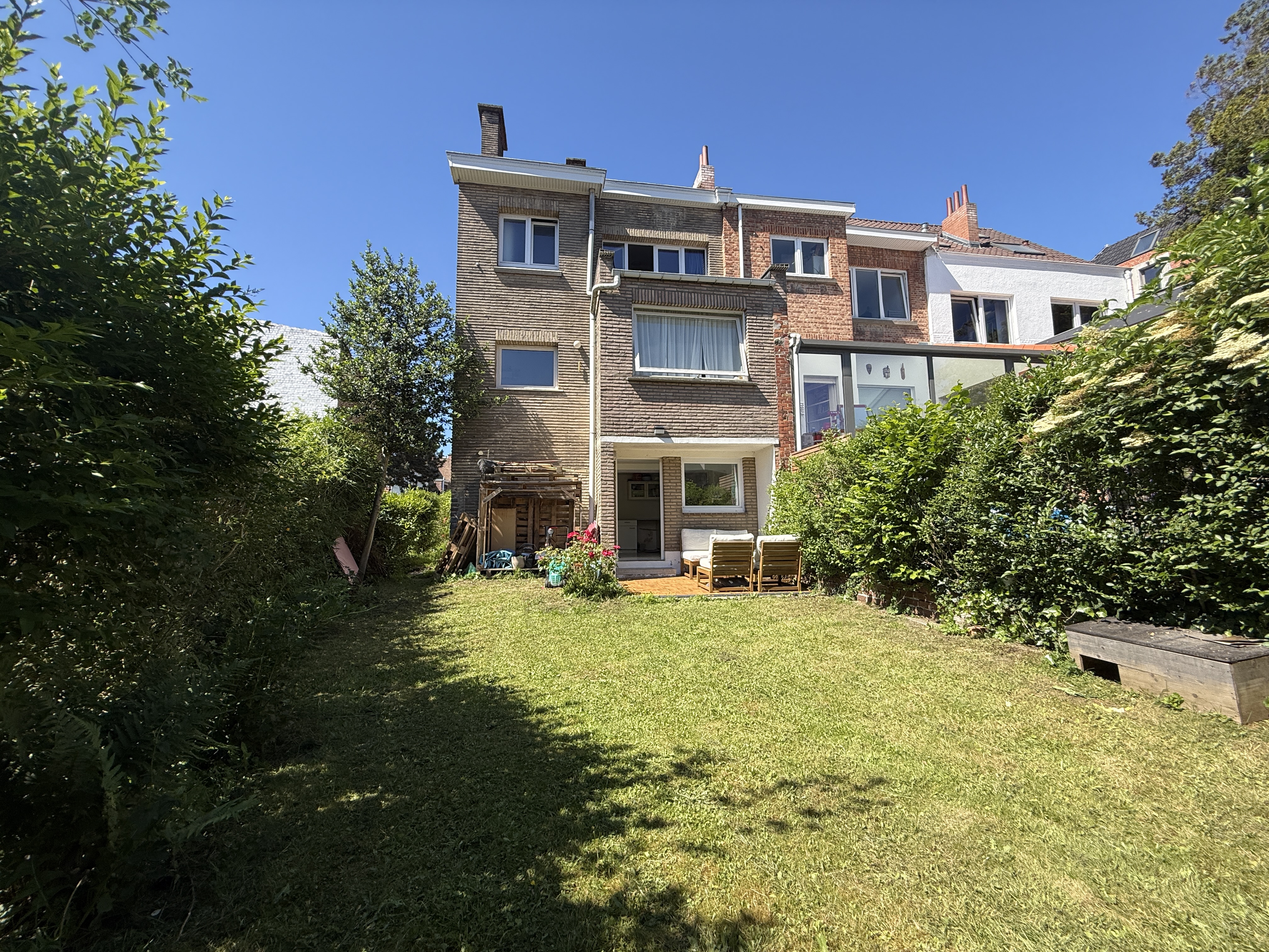 Chant d'Oiseau : three-façade house with a beautiful garden
