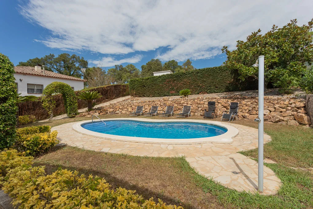 Casa unifamiliar con piscina en Montbarbat