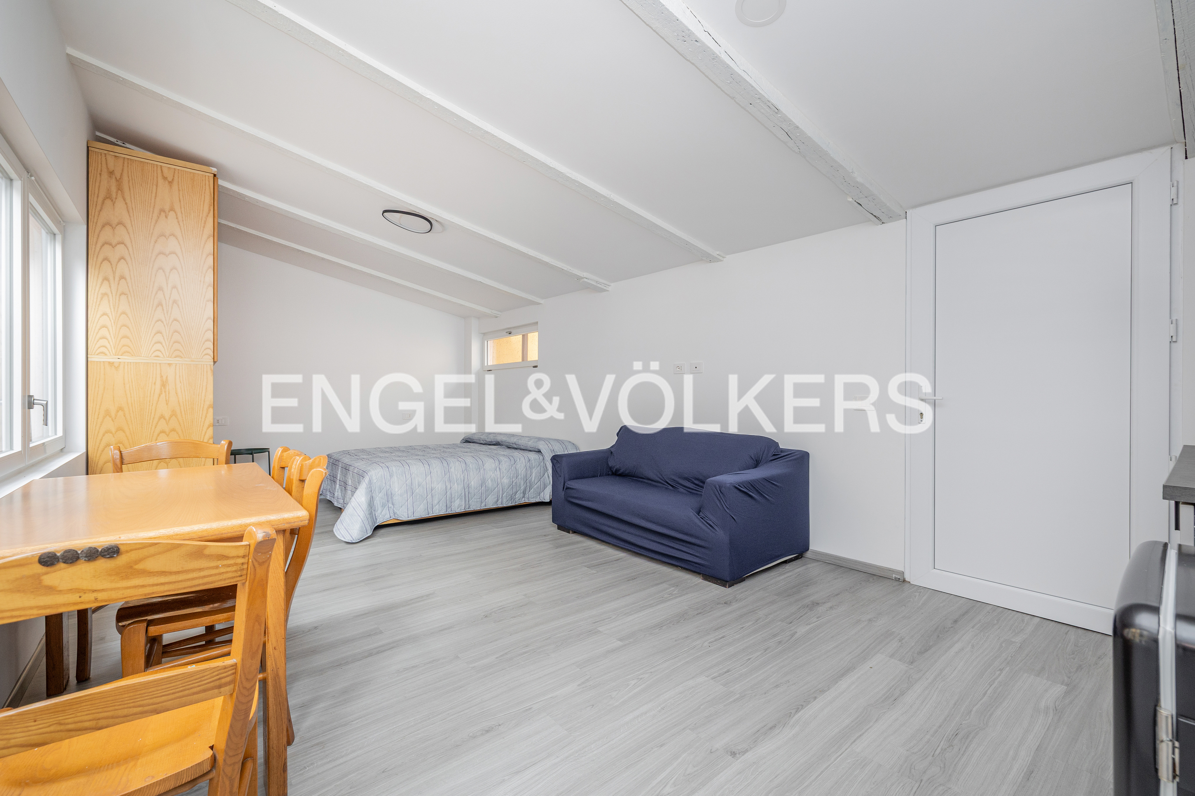 Renovated studio apartment with outdoor space in Dergano