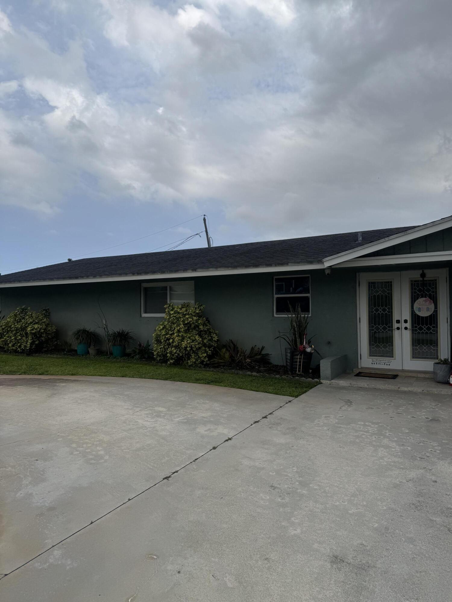 Updated 3BR Ranch Home Near Shopping and Dining