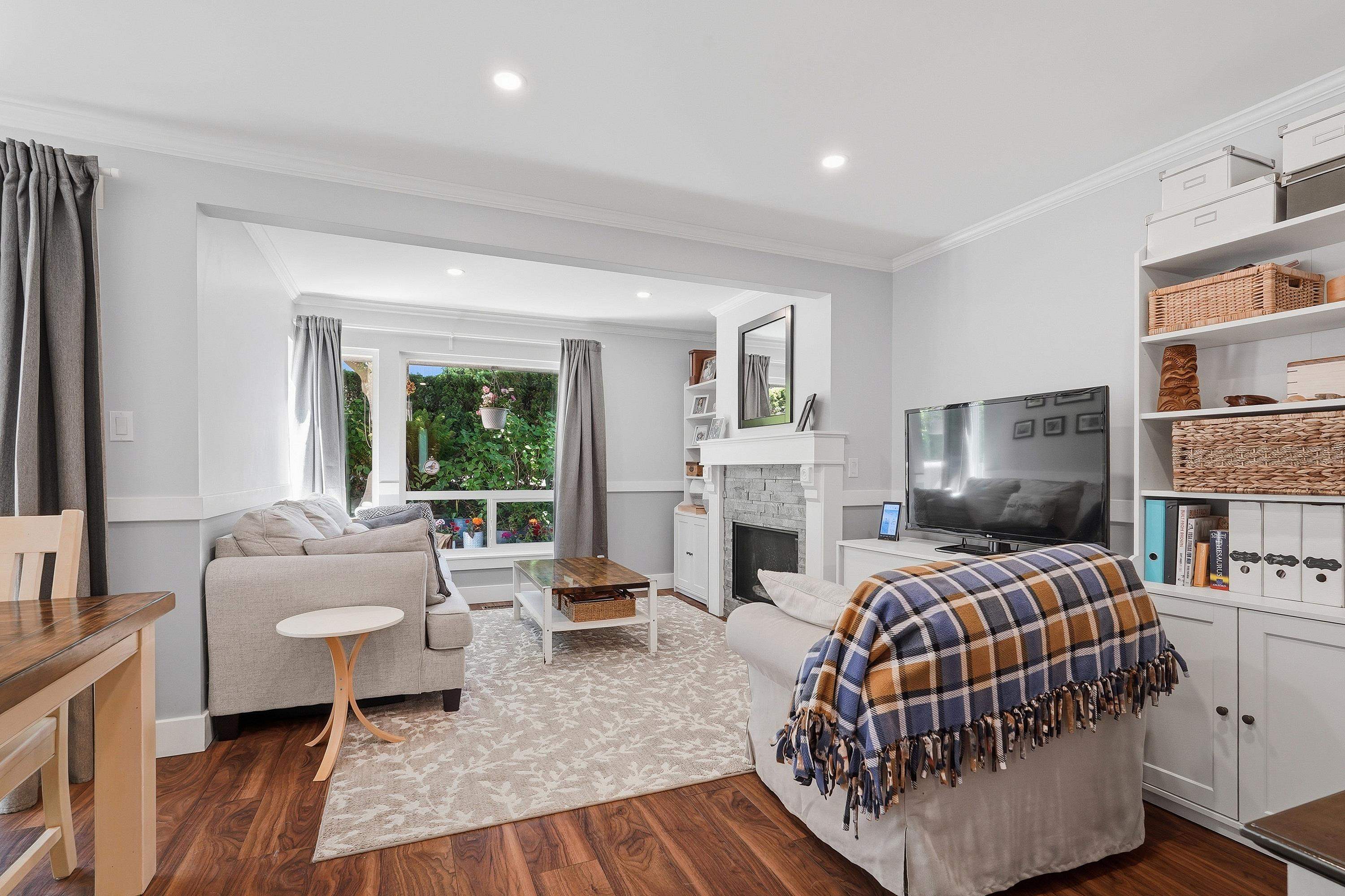 Private End-Unit Living in Alderwood