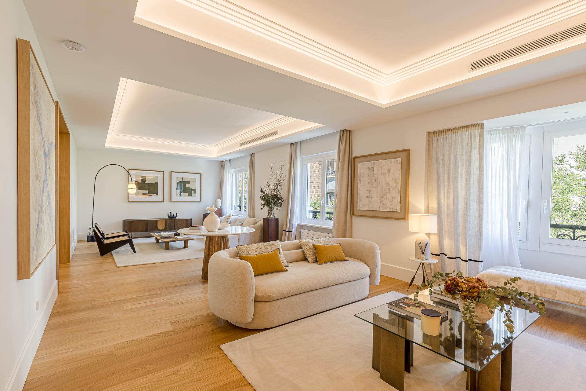 Exclusive author residence in Recoletos, steps from Retiro Park.