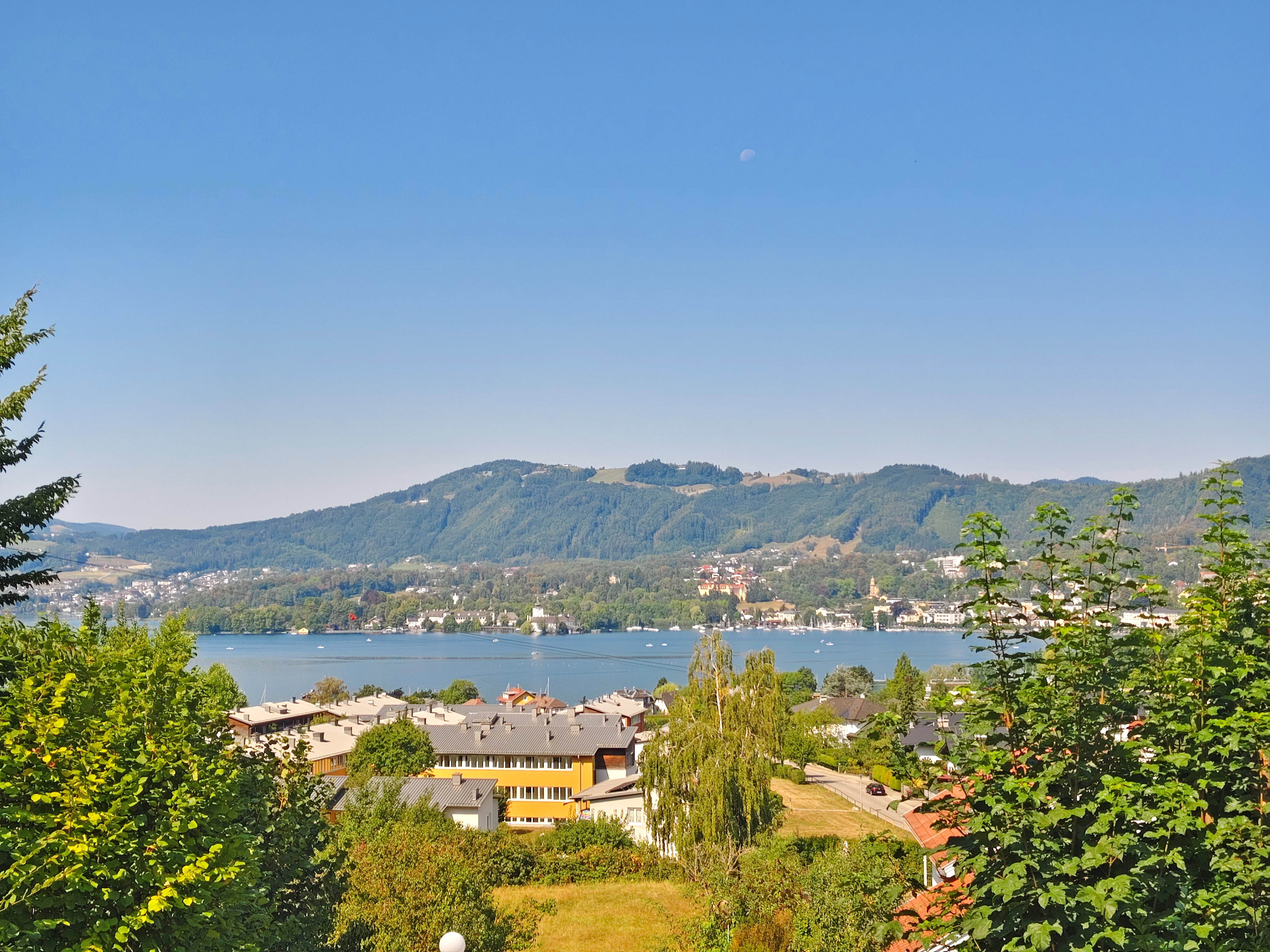 Exclusive terrace apartment on a sunny hillside with panoramic views of Lake Traunsee and Ort Castle