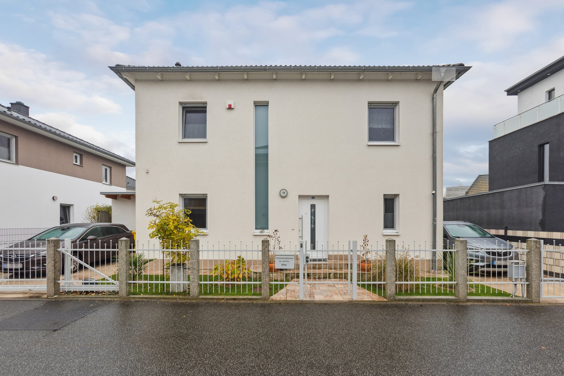 Modernes Einfamilienhaus mit Pool
