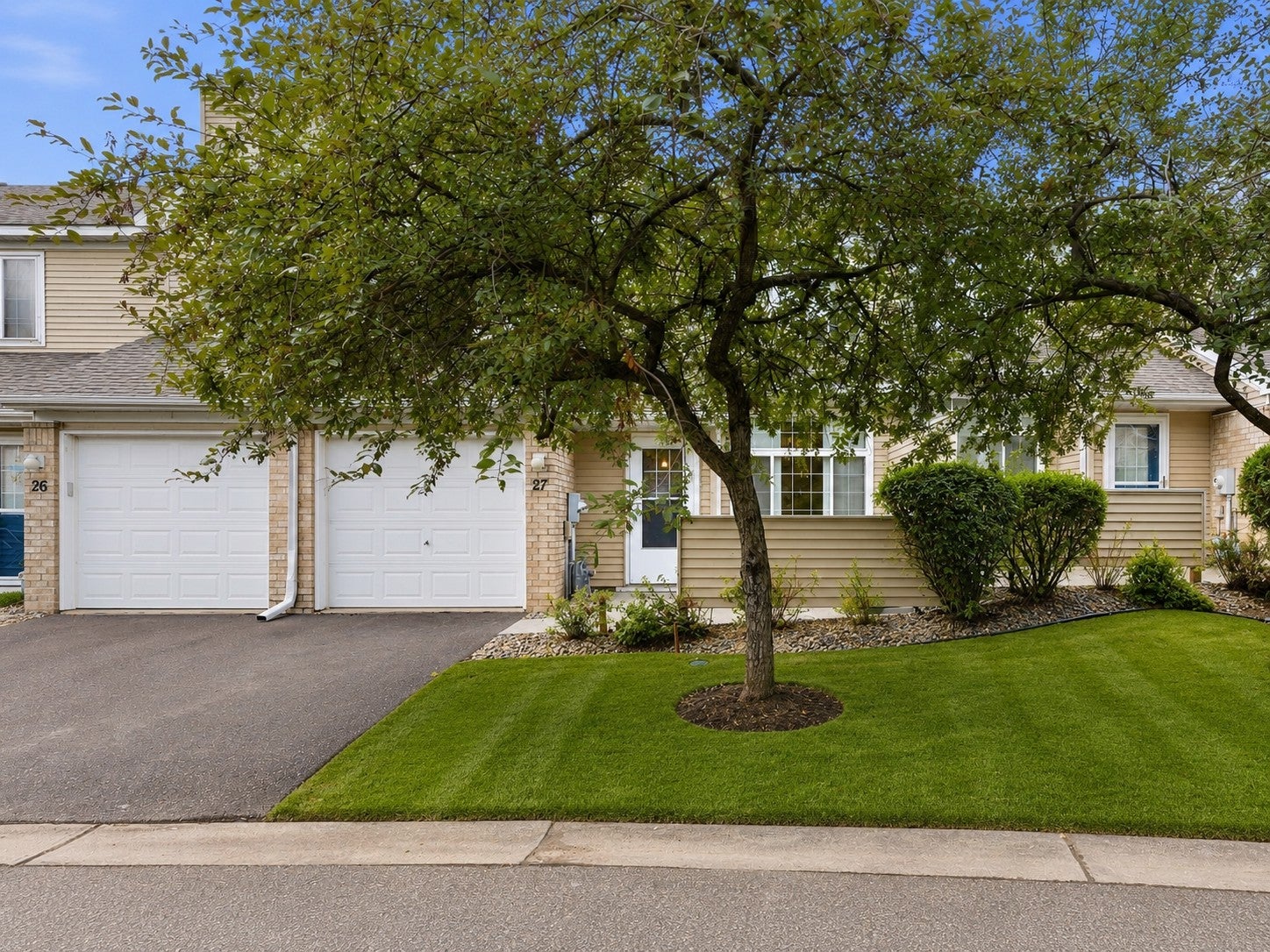 Move-In Ready 2-Bed Plymouth Townhome Near Parker's Lake