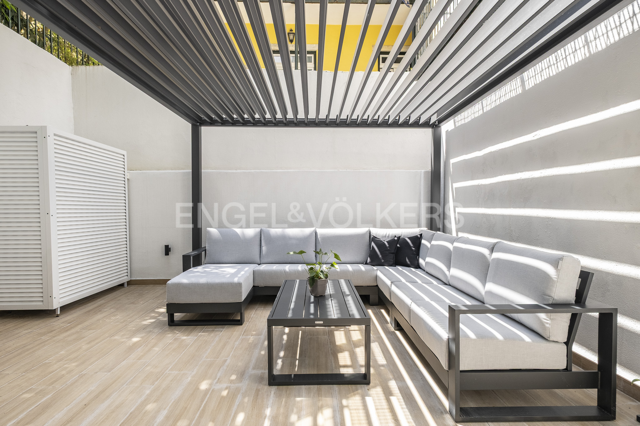Hochwertiges 6 Zimmer Wohnung mit Terrasse in Lapa