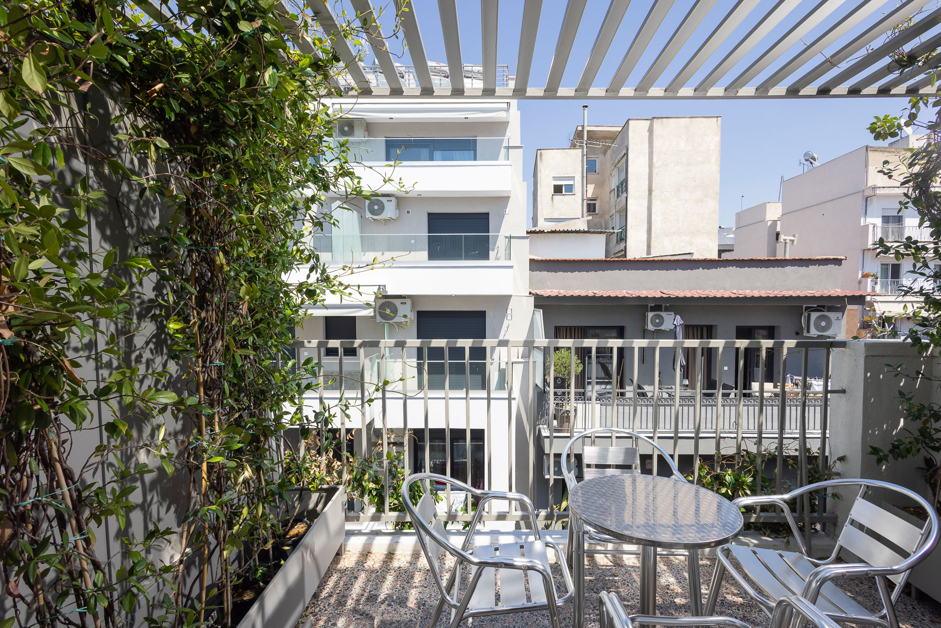 Modern studio with balcony in student community next to the metro