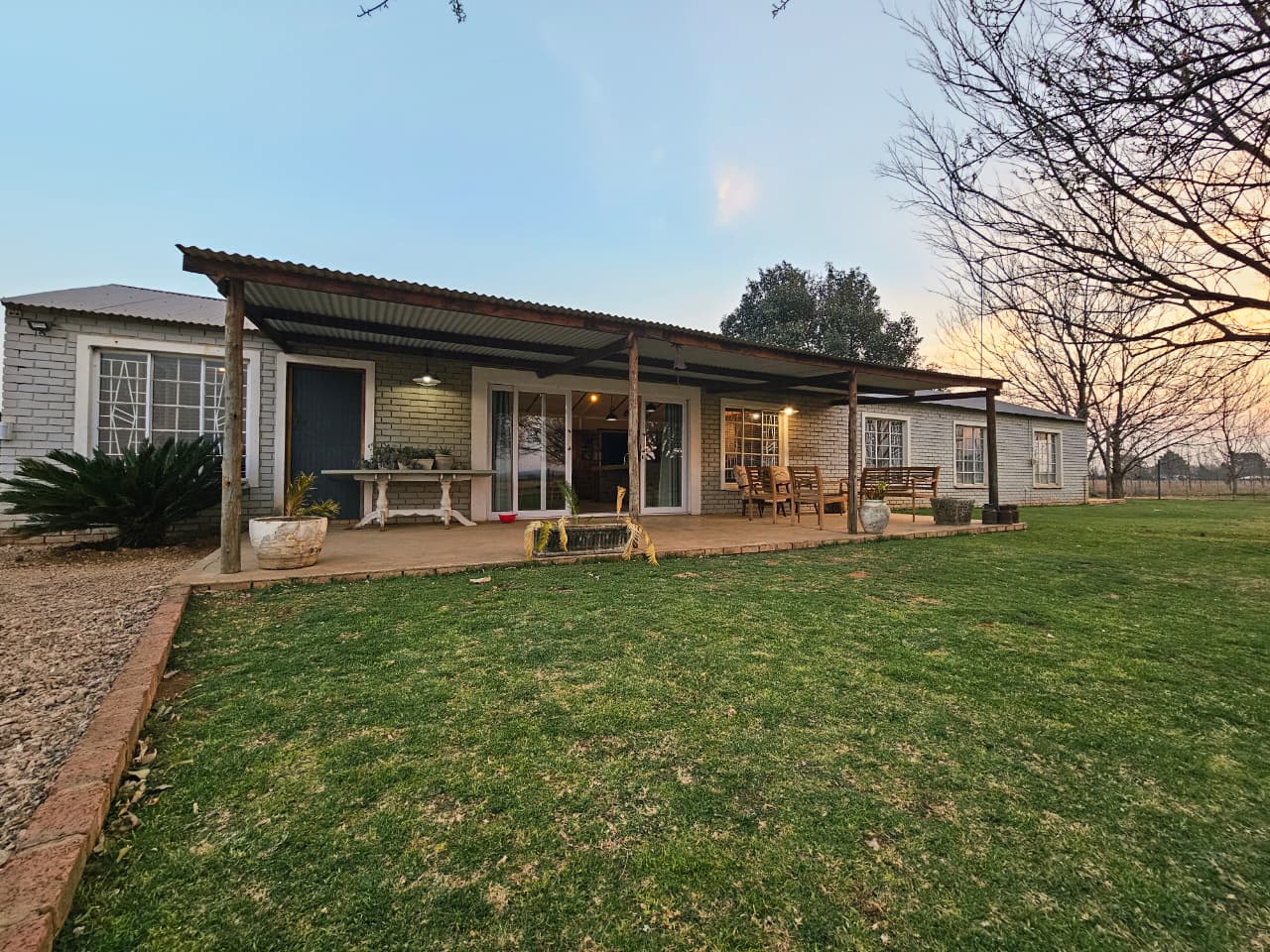 11 Ha Smallholding Close to Town – Country Living with Excellent Potential