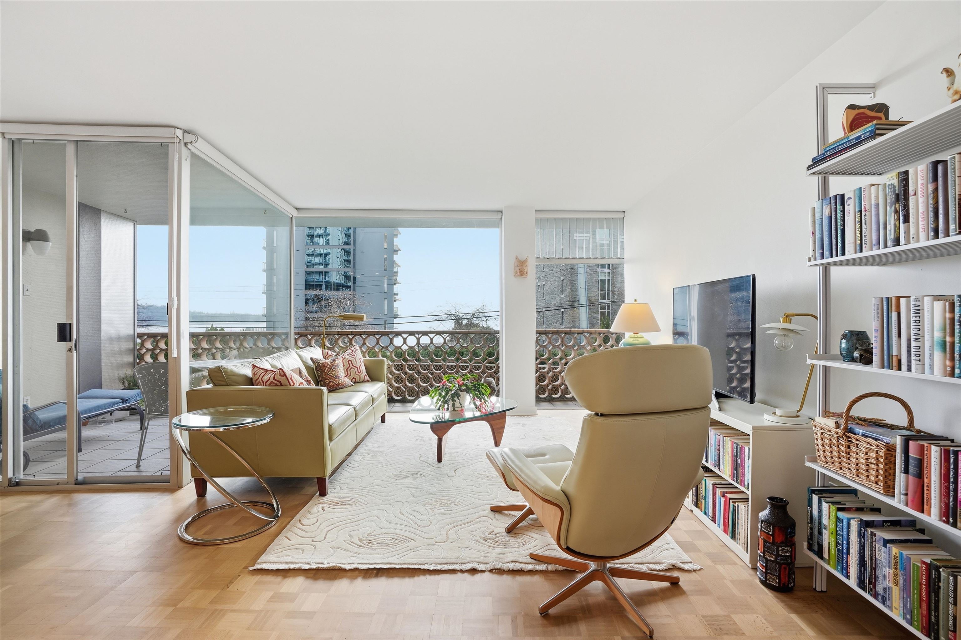 Discover Your Waterfront Lifestyle at The Crescent!