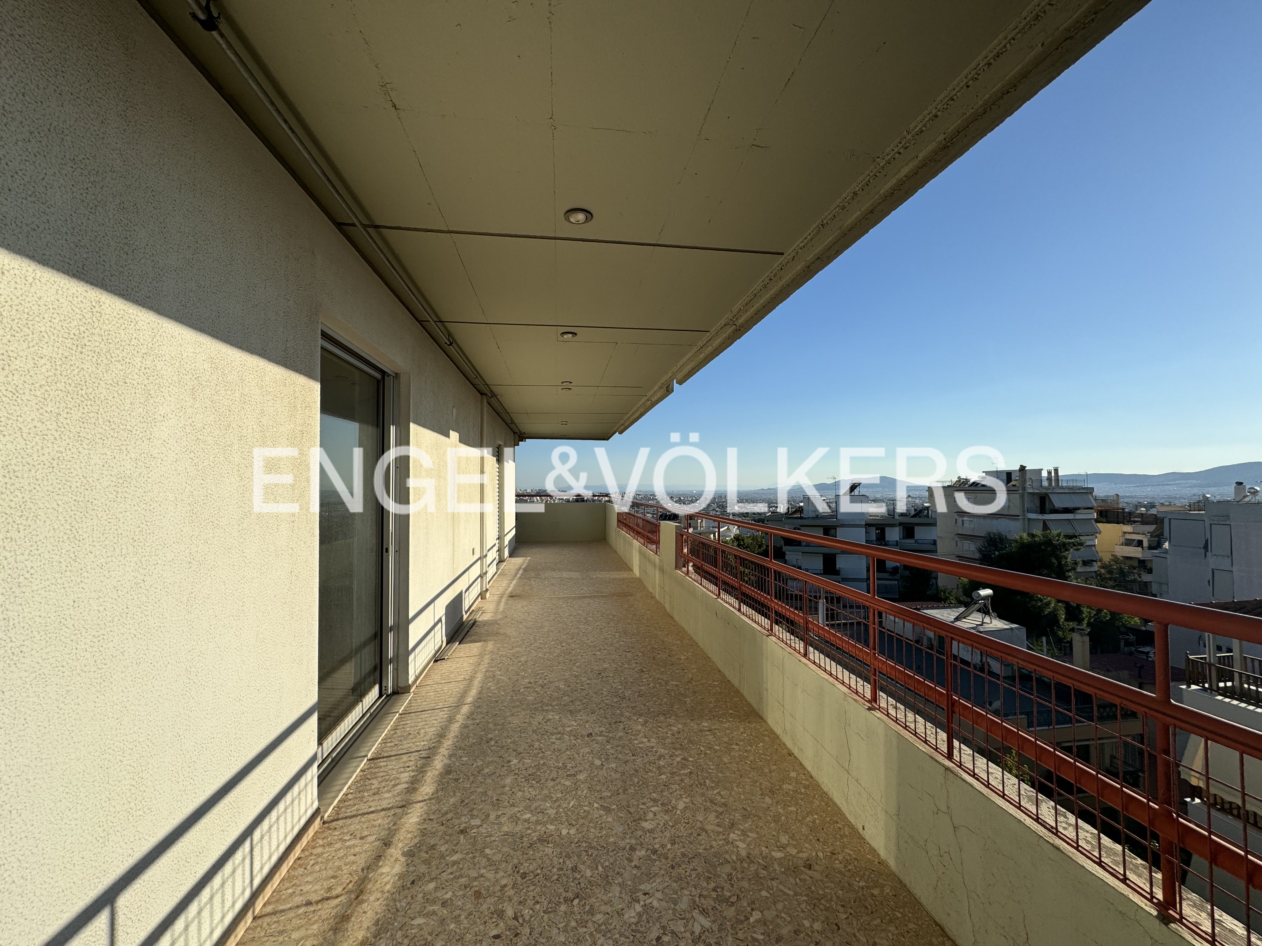 Bright penthouse in Heraklion