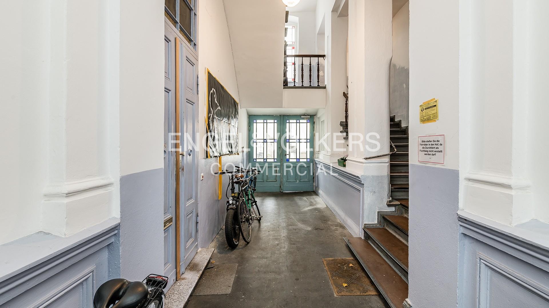 Well-maintained residential and commercial building in a prime location in the heart of Kreuzberg