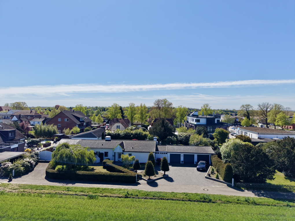 Wohnen auf einer Ebene - Bungalow mit einzigartigem Stellplatzangebot auf großem Grundstück