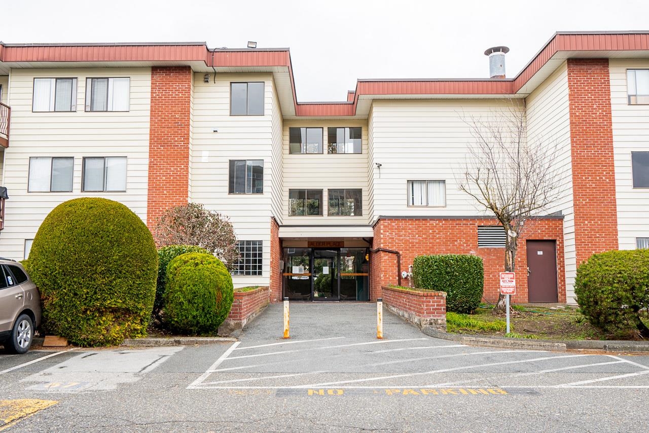 Top Floor, 2-Bedroom, 1 Bath @ Forest Village!