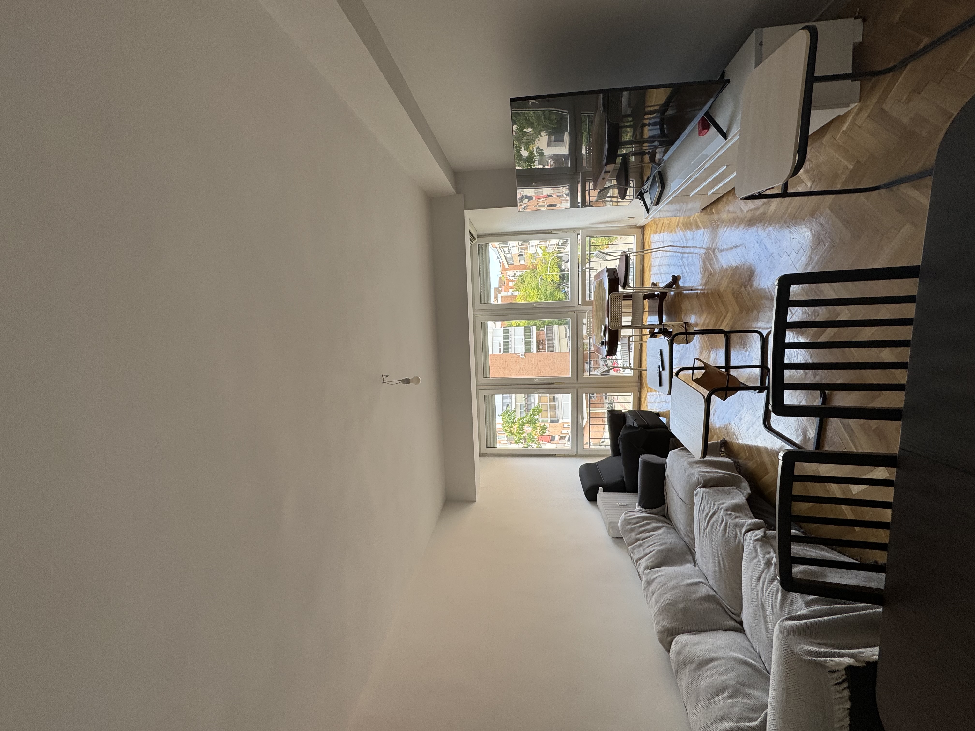 Very bright 3-bedroom exterior apartment.