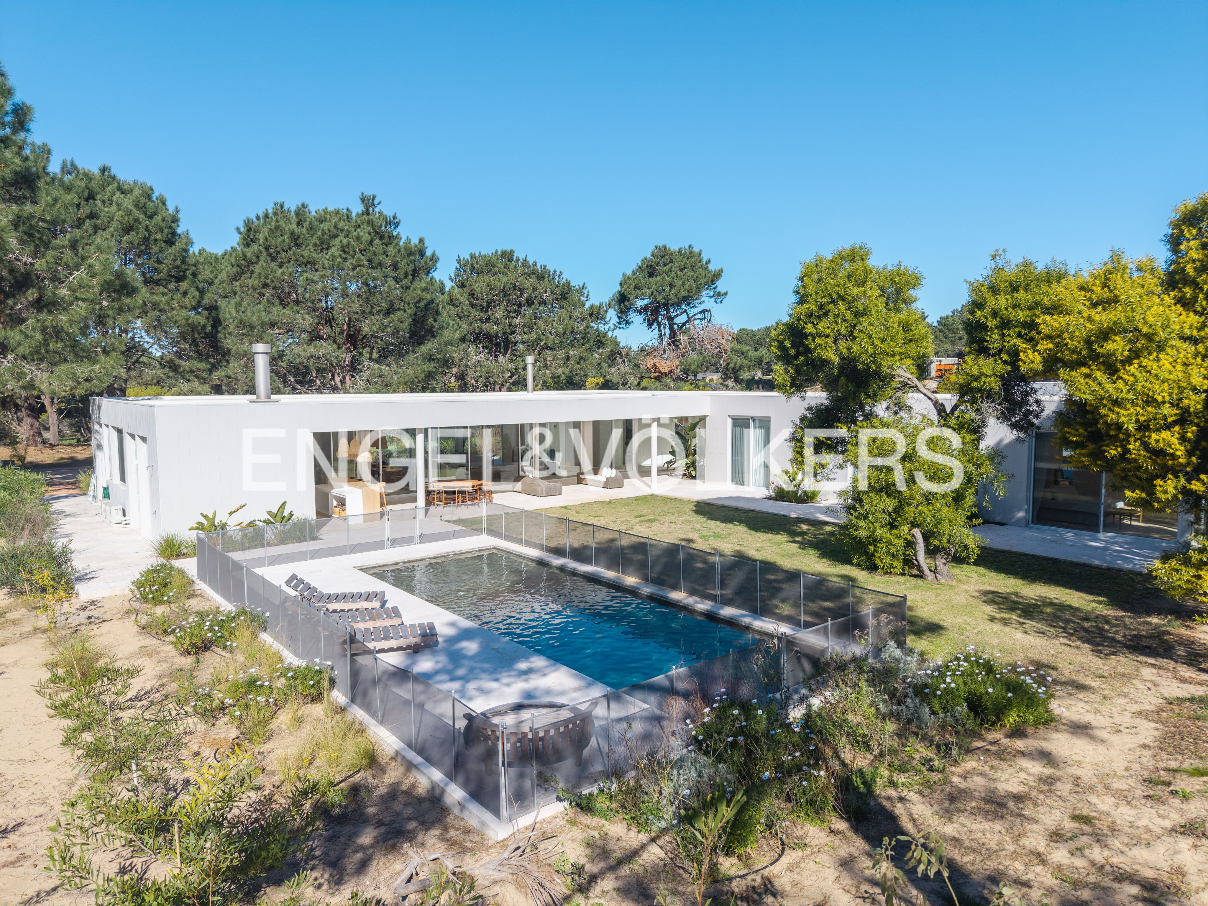 Moderna casa en Laguna Escondida