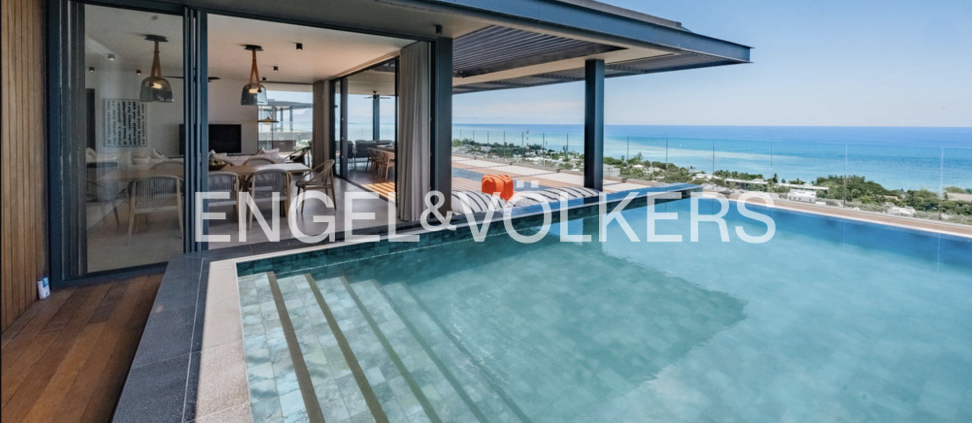 Prestigious West Coast Penthouse with Breath-taking 180° Sea Views