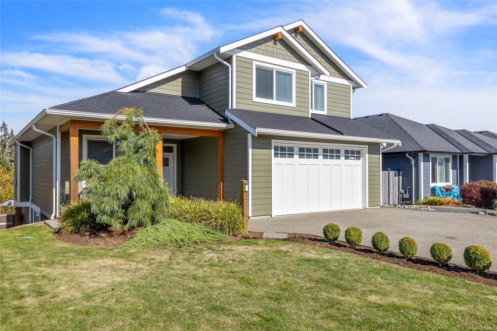 A welcoming & well-designed home in a fabulous family area!
