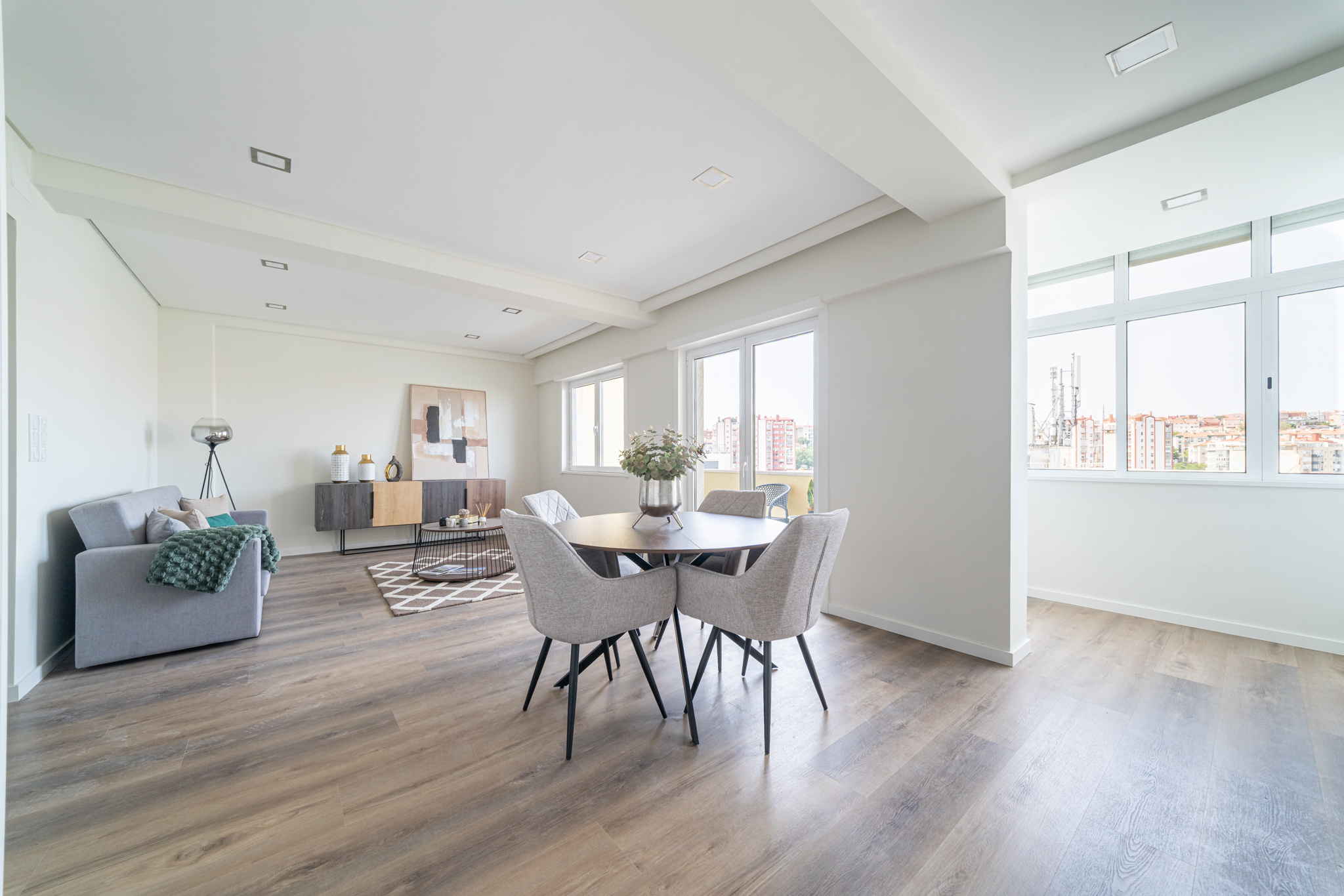 T3 under full renovation in the Sta Cruz de Benfica neighborhood