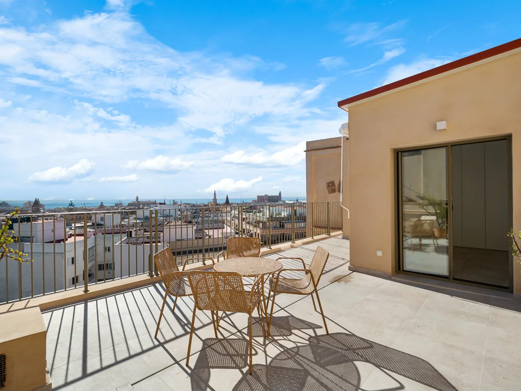 Sobreático reformado con estilo, terrazas, vistas y ascensor - Palma centro - Mallorca