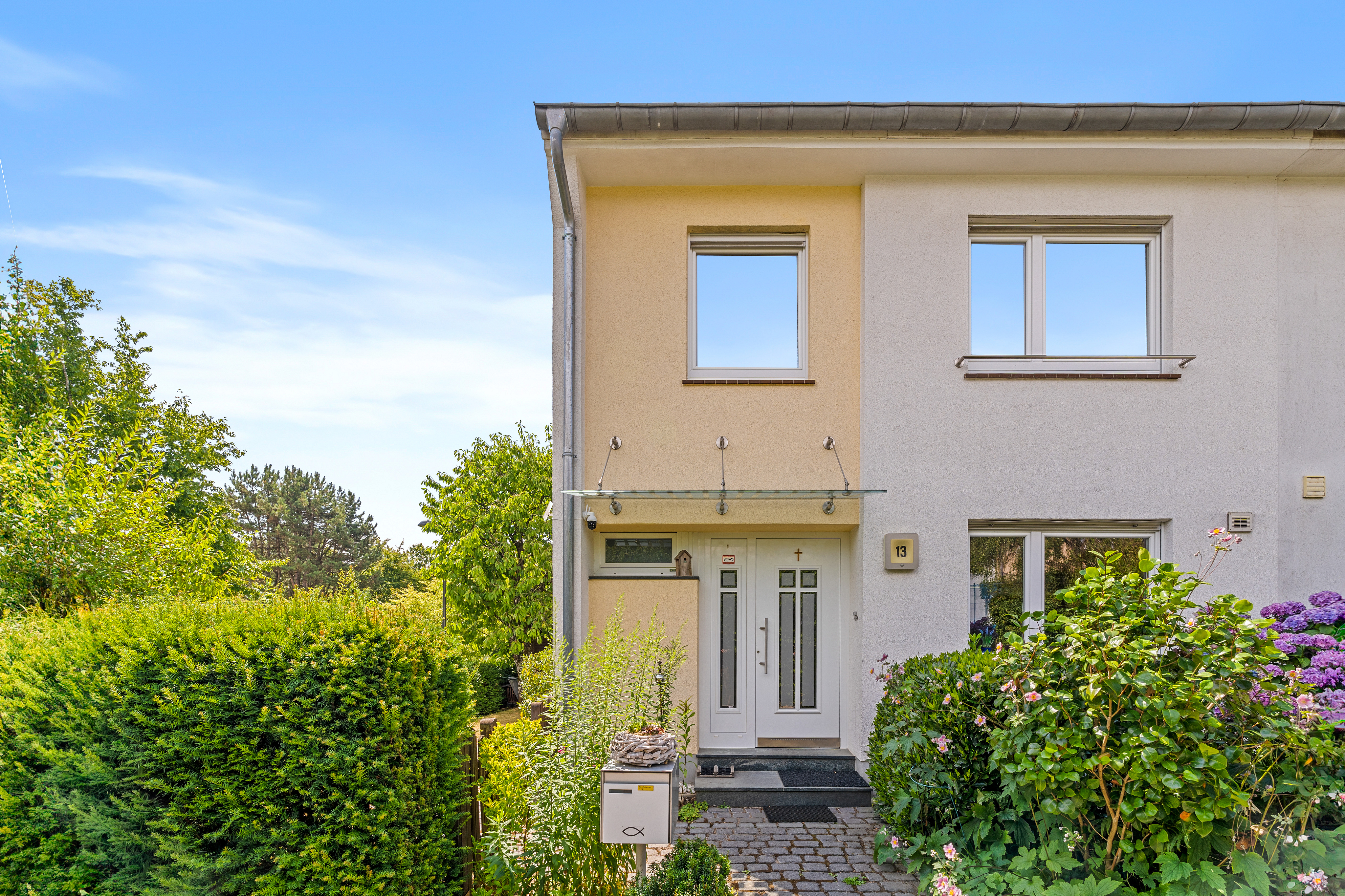 Ein freistehendes Einfamilienhaus mit vier Schlafzimmern in begehrter Wohnlage