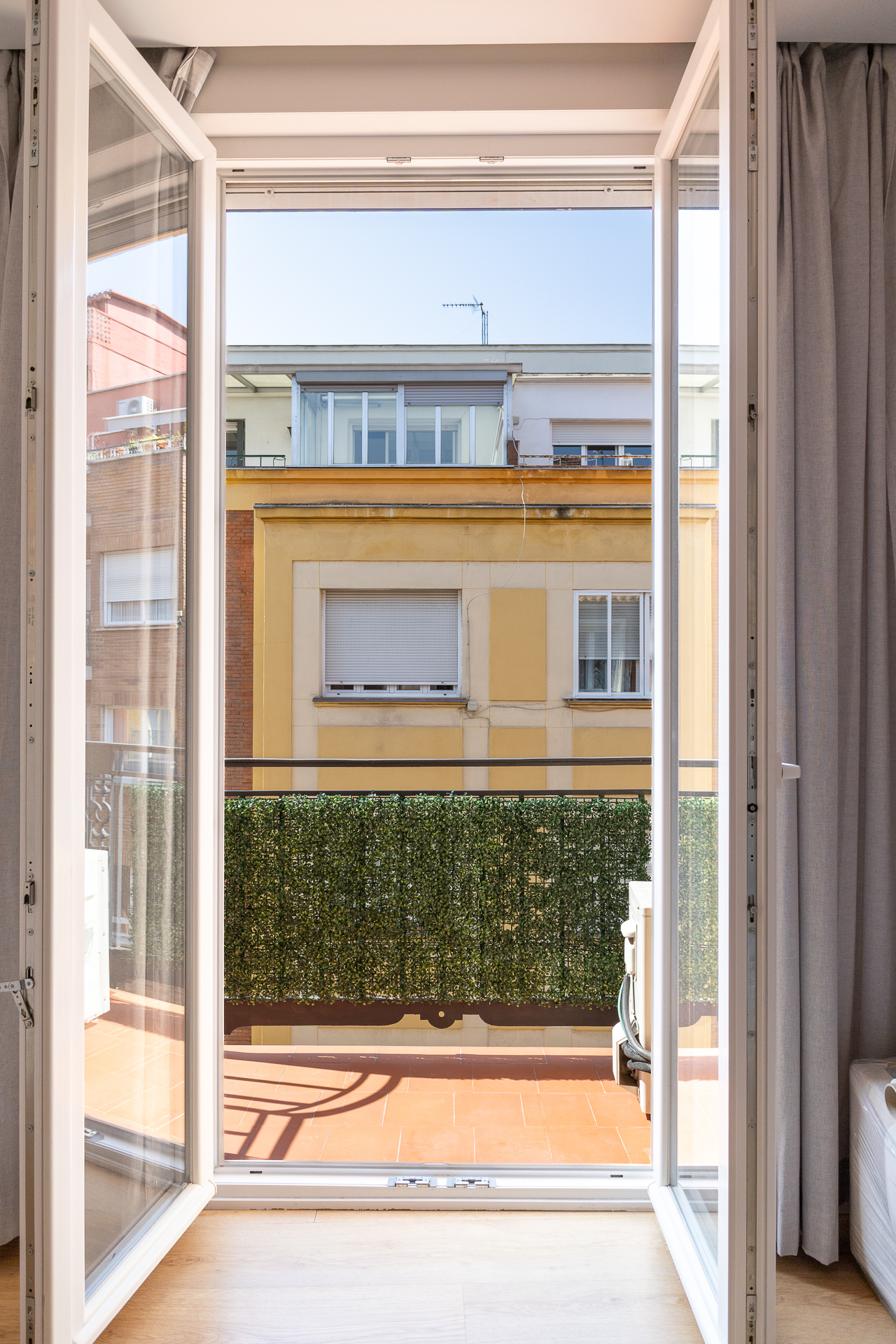 Bright Renovated Apartment with Terrace in Chamberí