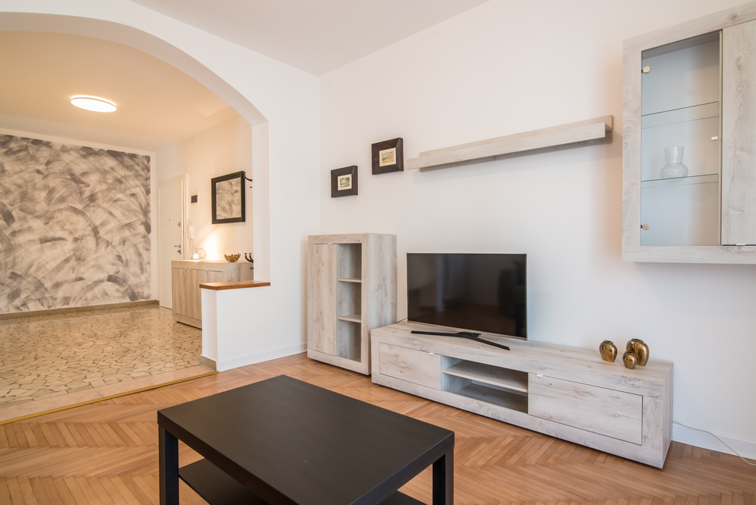 3-Bedroom Apartment – Renovated and Furnished