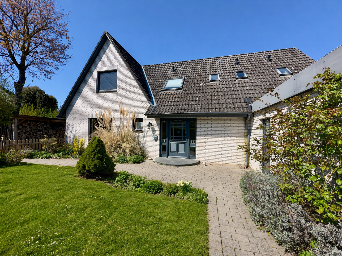 Direkt am Großen Plöner See: Großzügiges Haus mit eigenem Steg