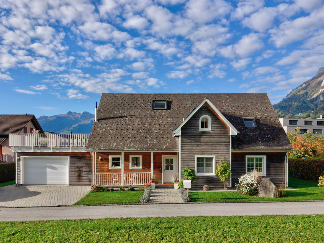 6½-room single-family home on a 1,068 m² lot in a prime location