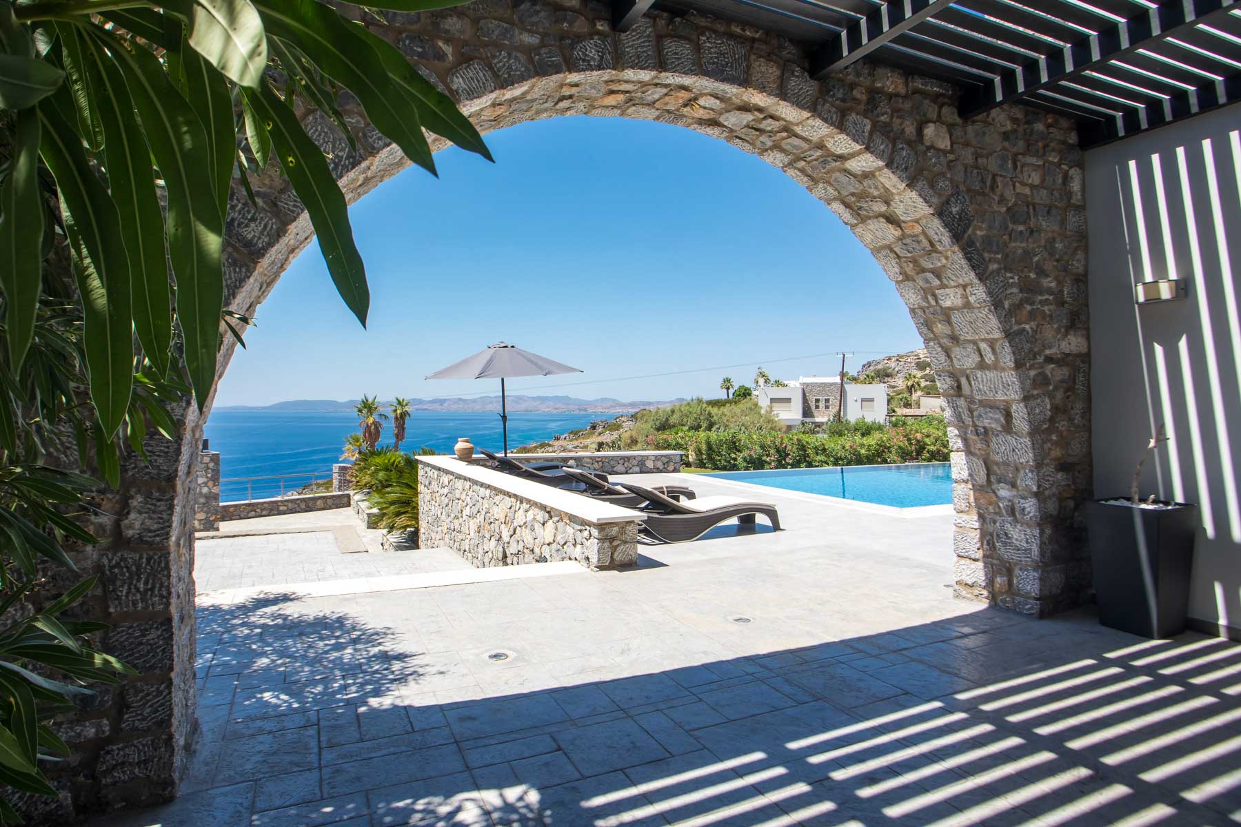 Eleganz am Meer erwartet Sie: Luxuriöses 5-Schlafzimmer Refugium mit Meerblick und Spa-Annehmlichkeiten in Pefkos