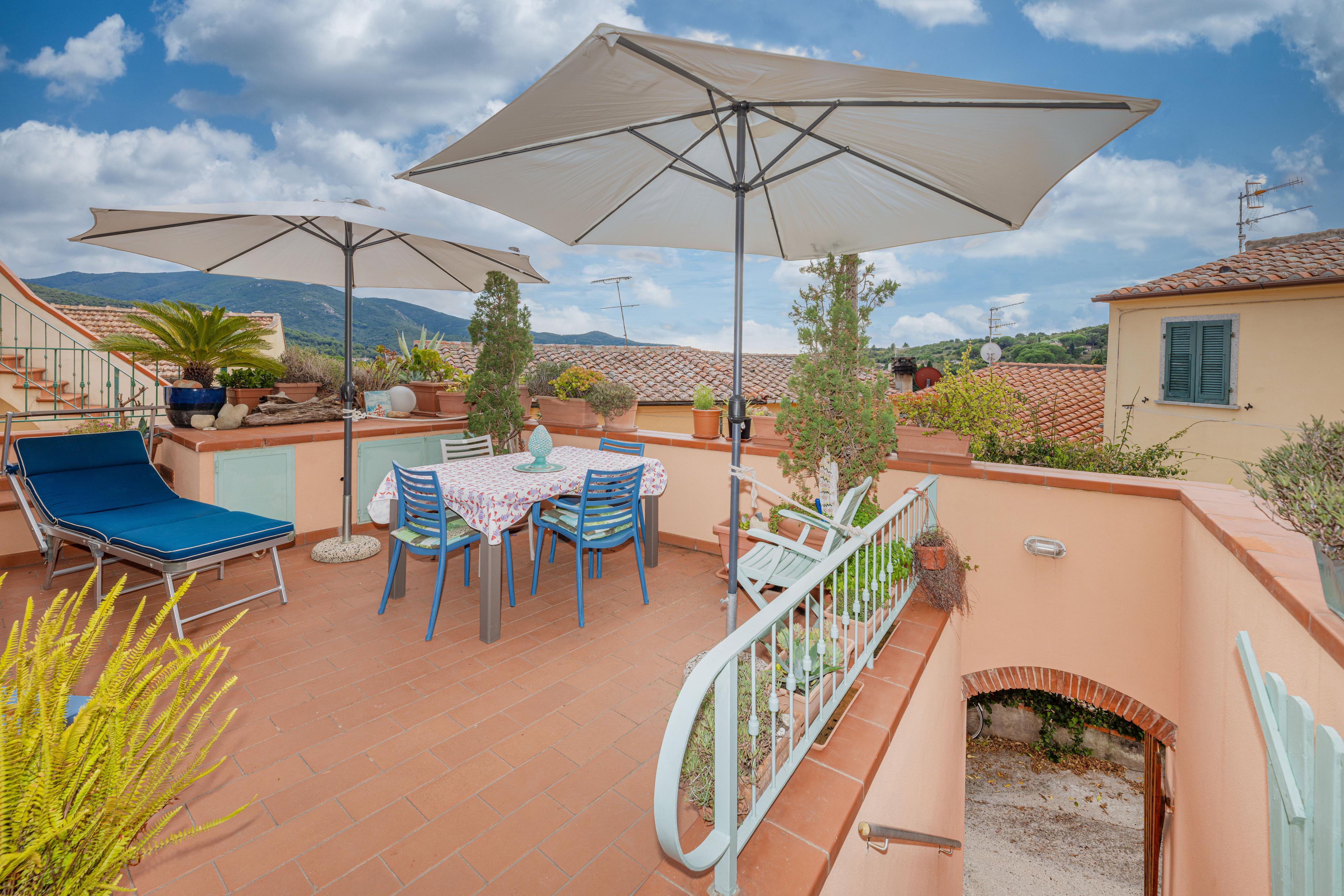 Marina di Campo: apartment in the village