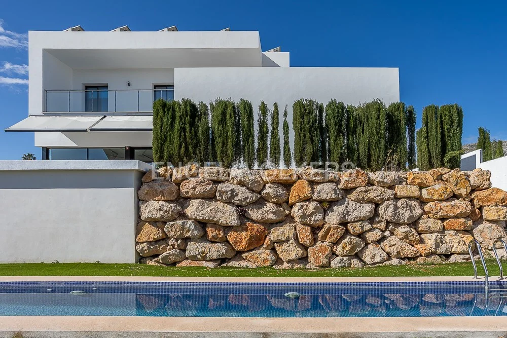 Designer villa with 2 swimming pools and sea views