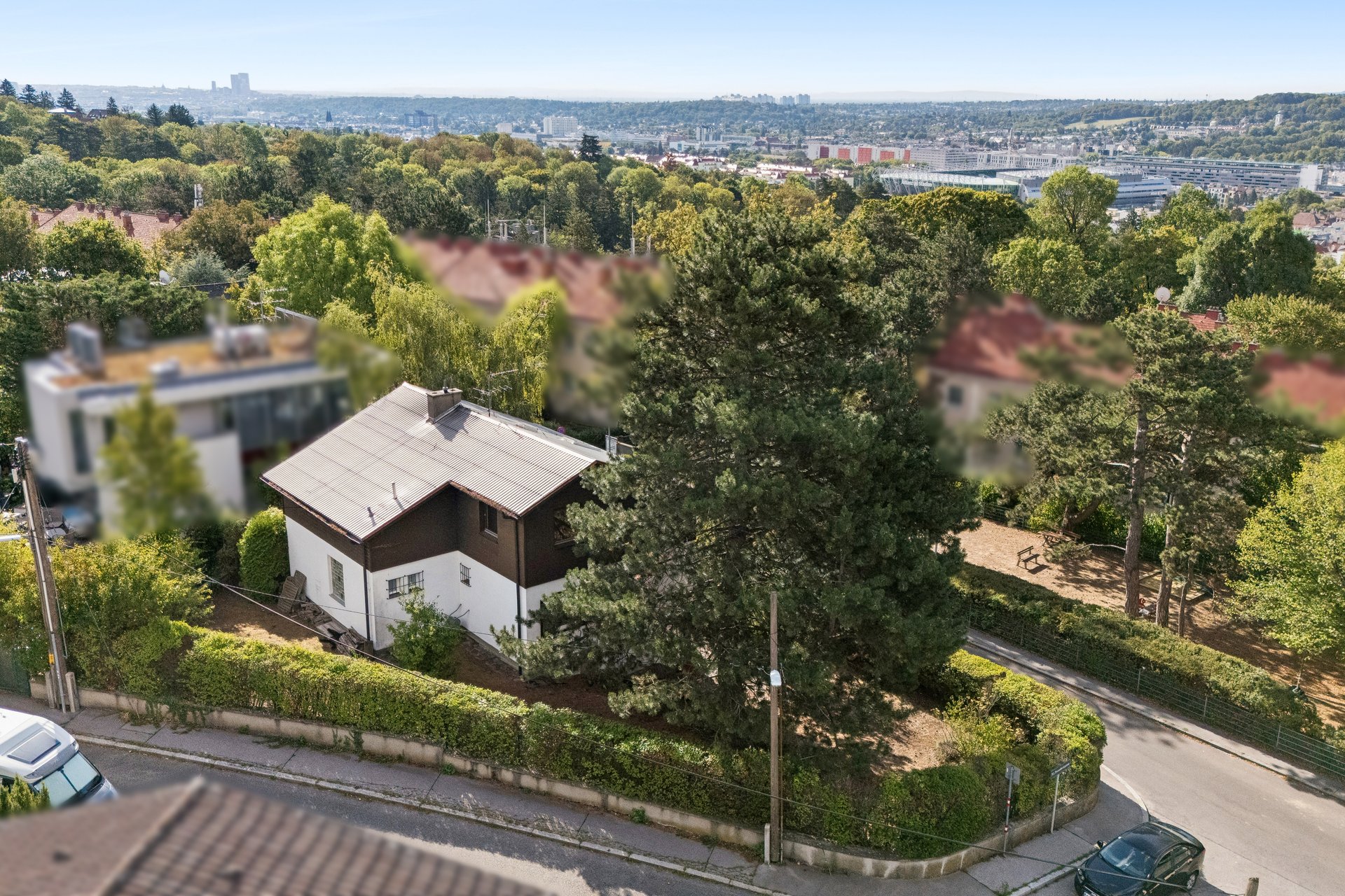 Panoramic location with potential to make your dreams come true!