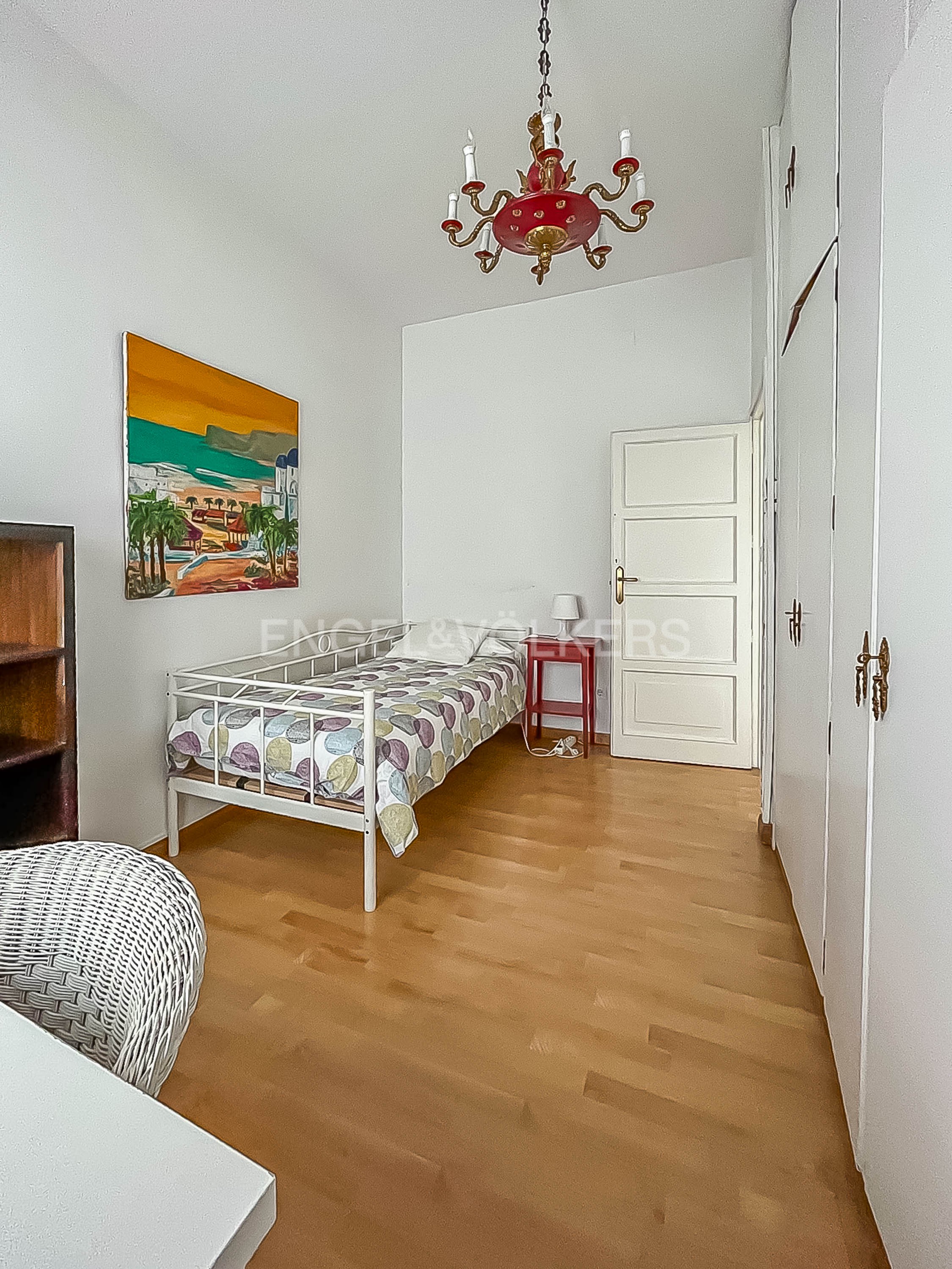 Room in shared student apartment in Chamberí
